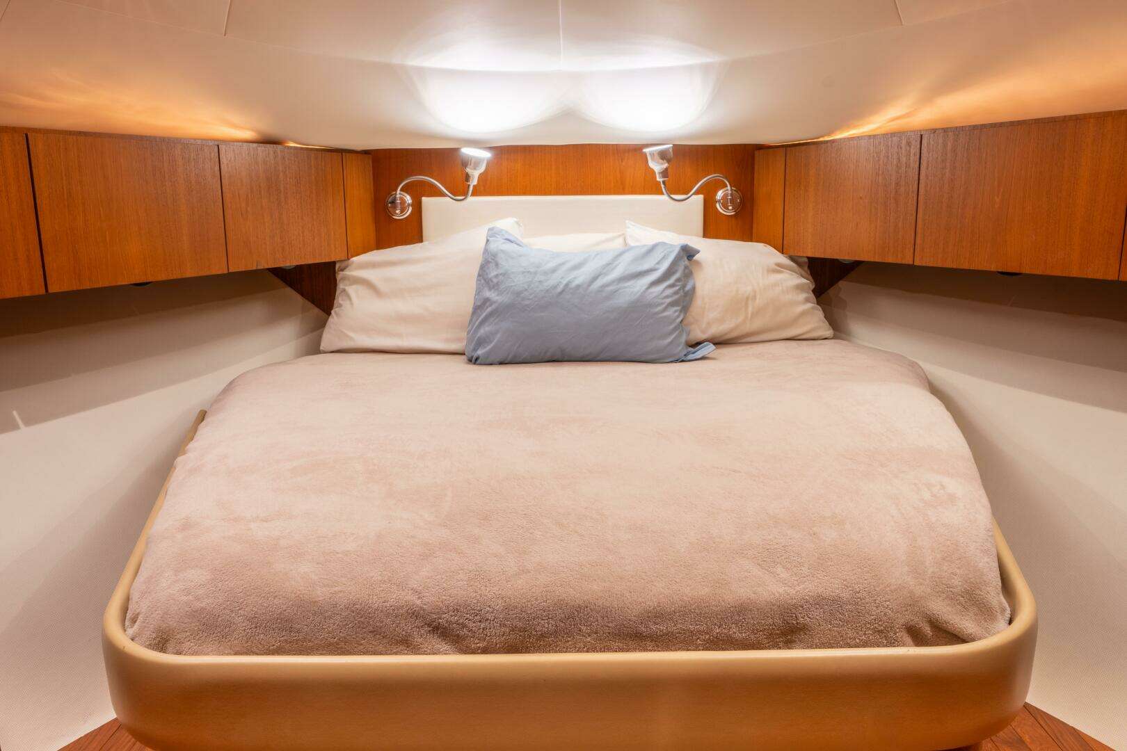 2015 Tiara Yachts 4300 Open - Image 4