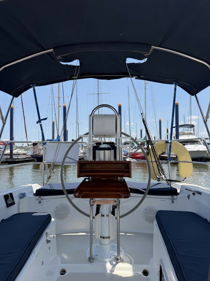 1988 Tartan 31 - Image 22