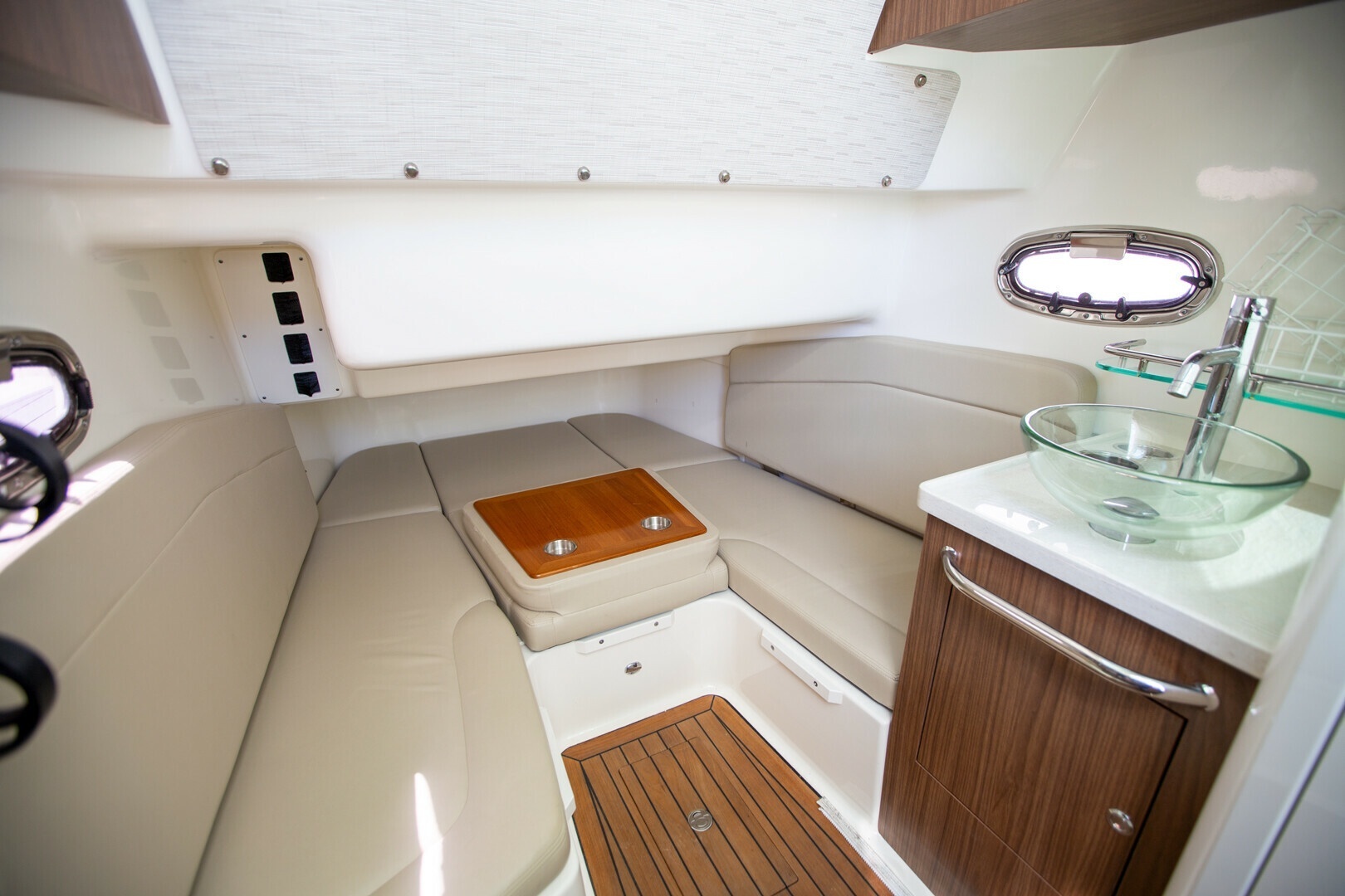 2019 Boston Whaler 380 Outrage - Image 3