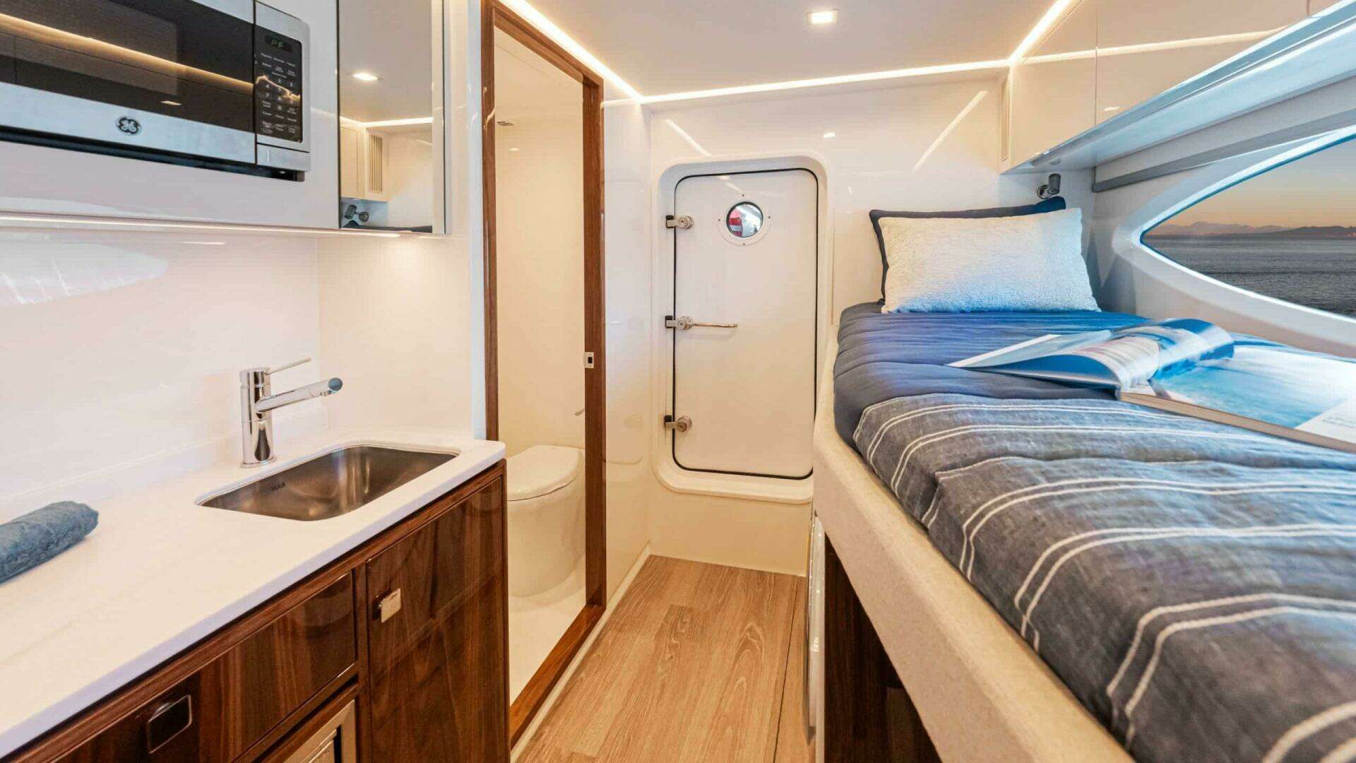 2026 Riviera 6800 Sport Yacht Platinum Edition - Image 28