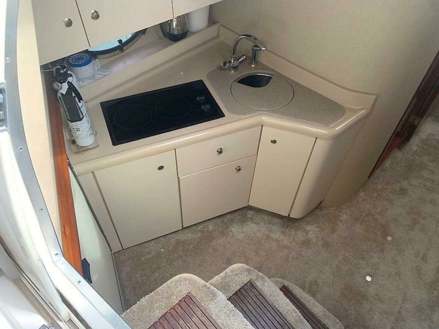 2003 Cruisers Yachts 3372 Express - Image 20