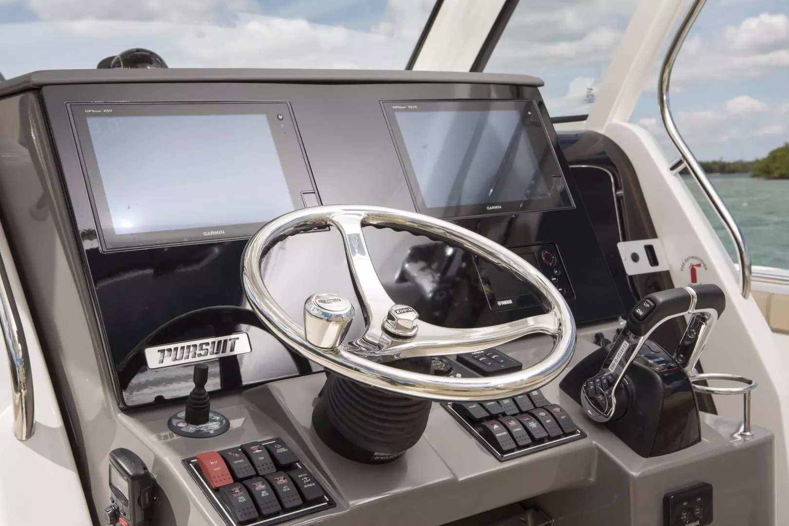 2021 Pursuit S328 - Image 7