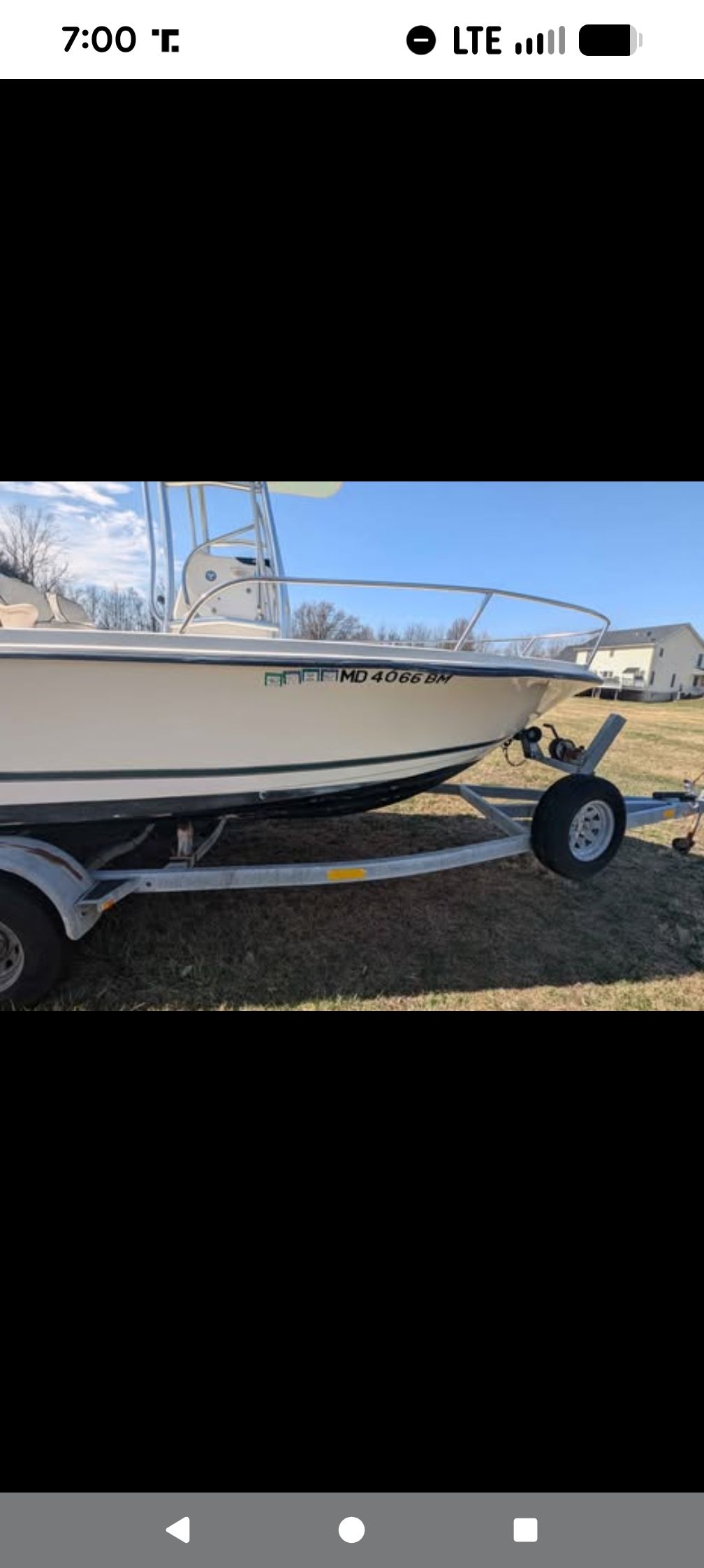2001 Bayliner 1903 Trophy on trailer outdoors.