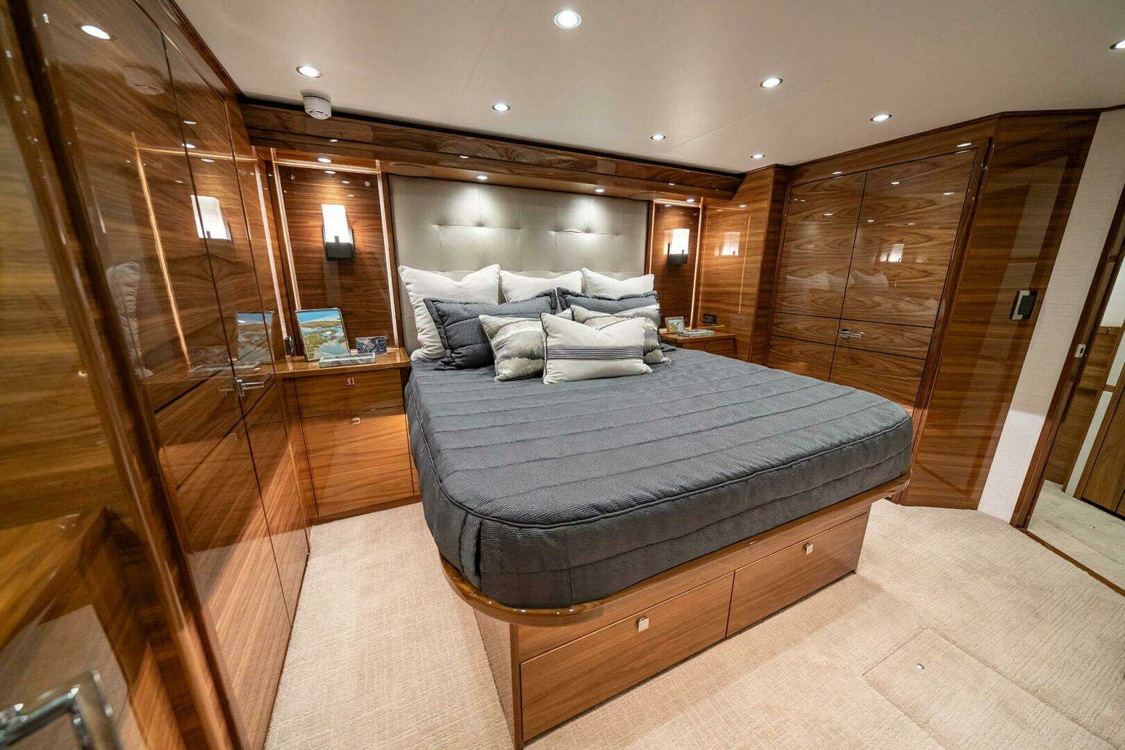 2027 Viking 74 Convertible - Image 18