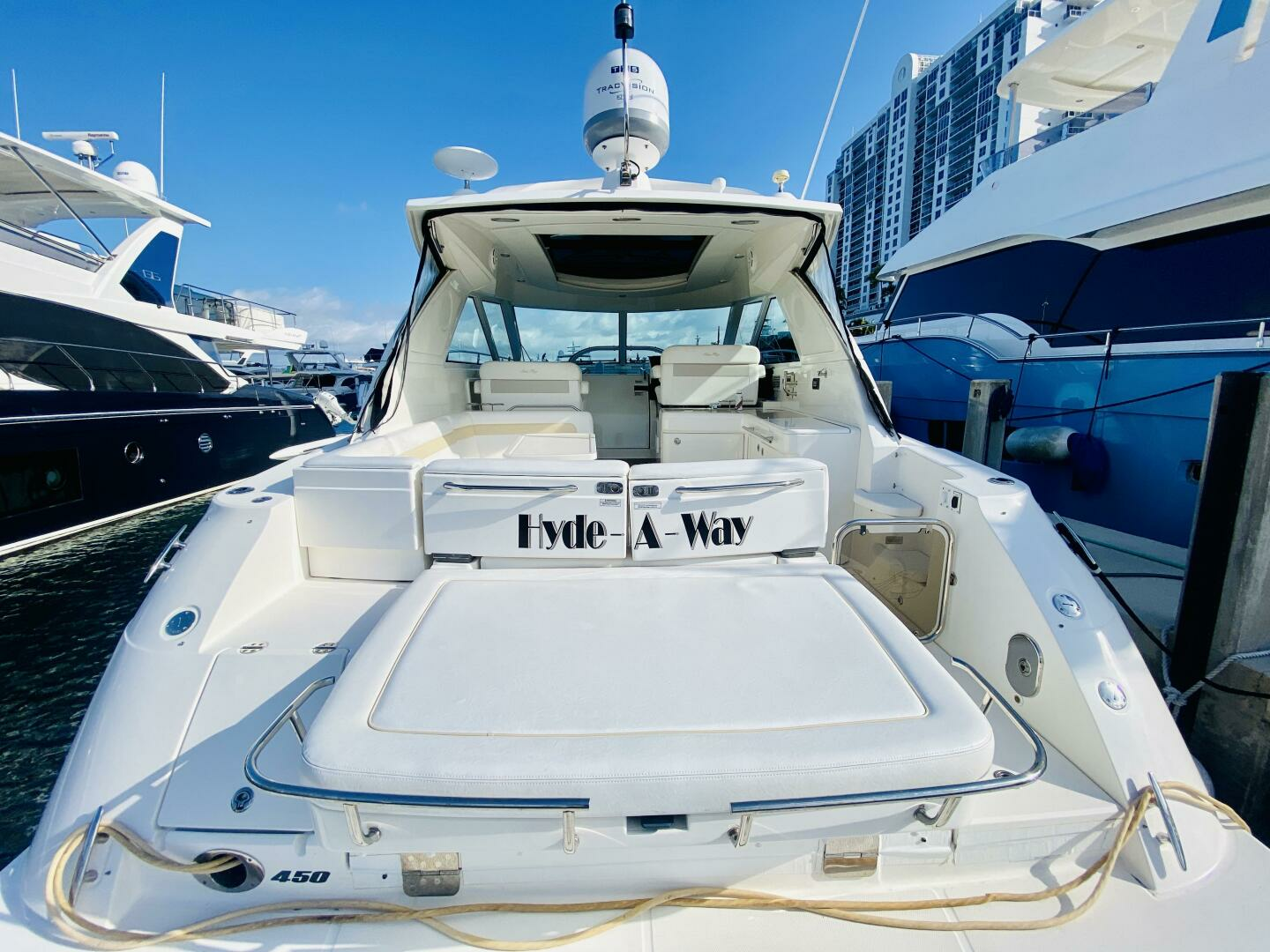 2010 Sea Ray 450 Sundancer - Image 4