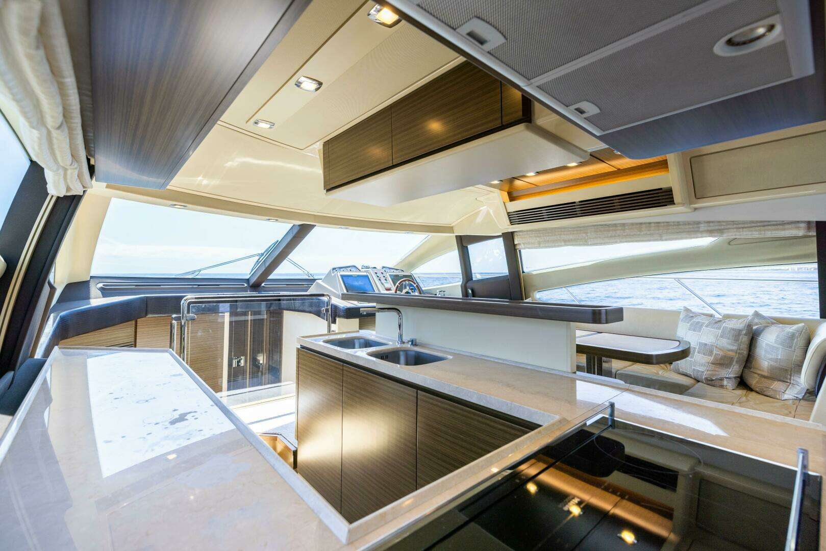 2015 Azimut 64 Flybridge - Image 8