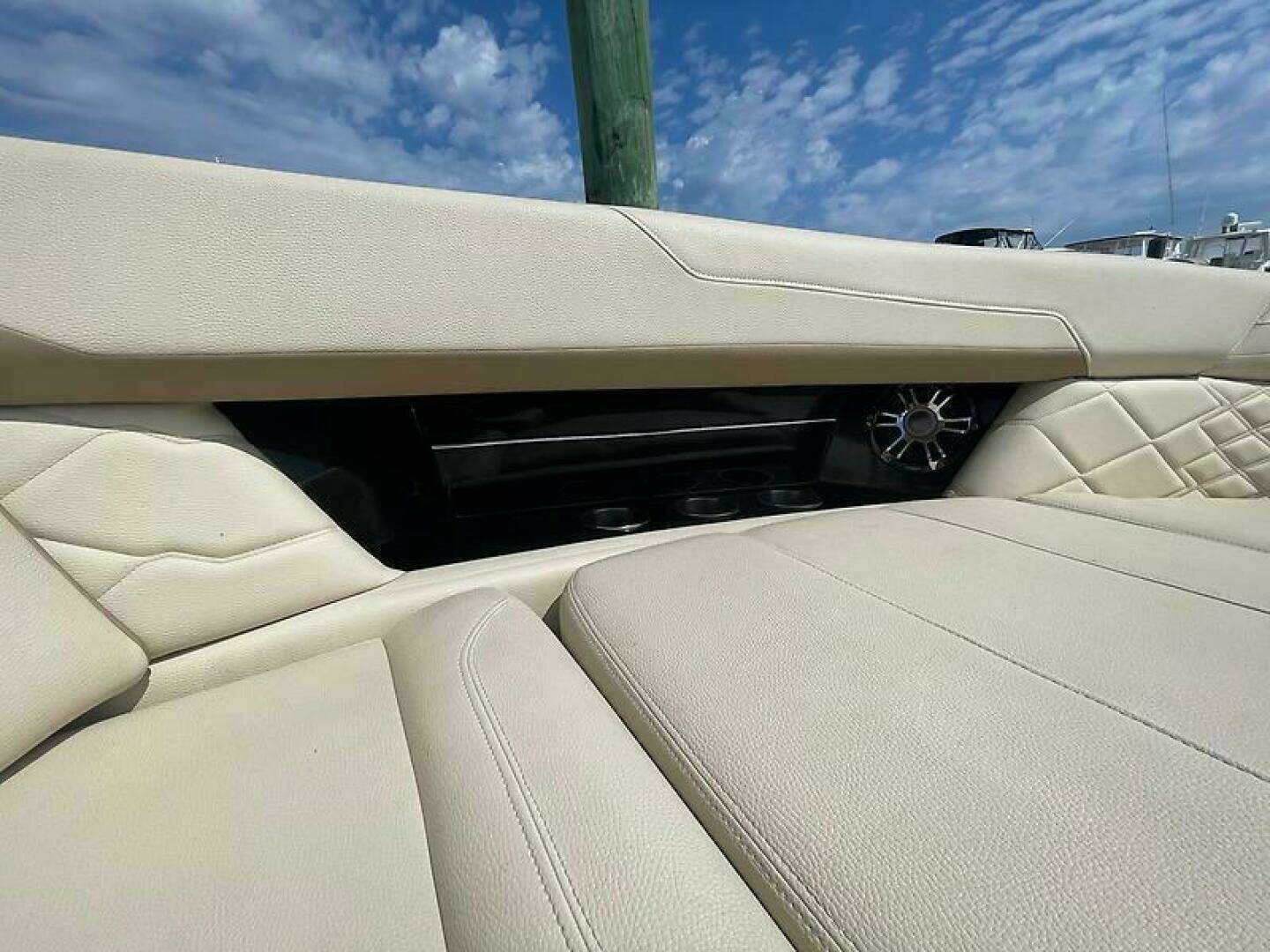 2018 Regal 33 OBX - Image 27