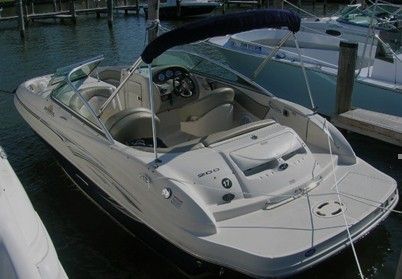 2006 Sea Ray Sun Deck 200 boat docked at marina.