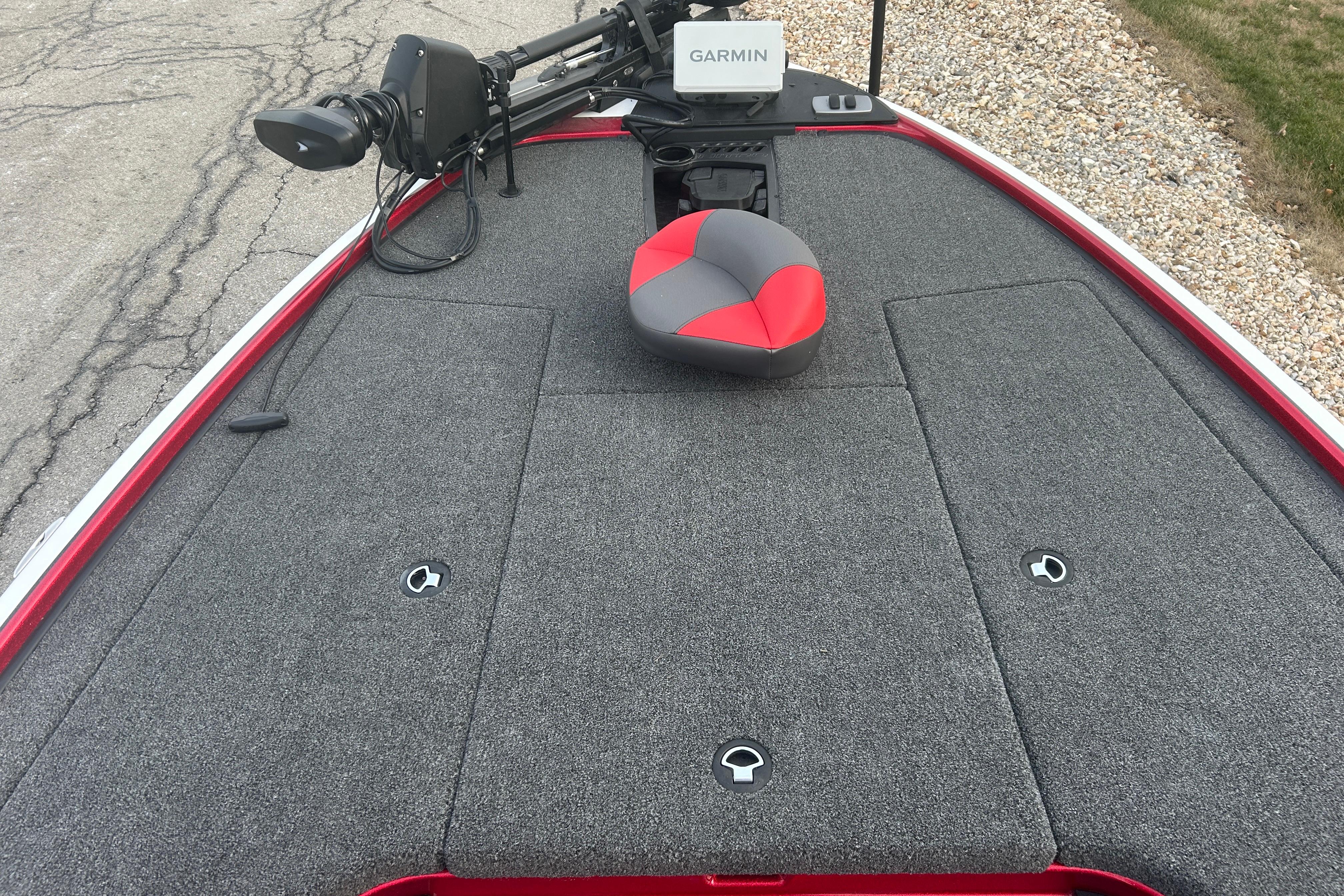 2026 Nitro Z19 XL Pro boat deck with Garmin system and red-gray seat.