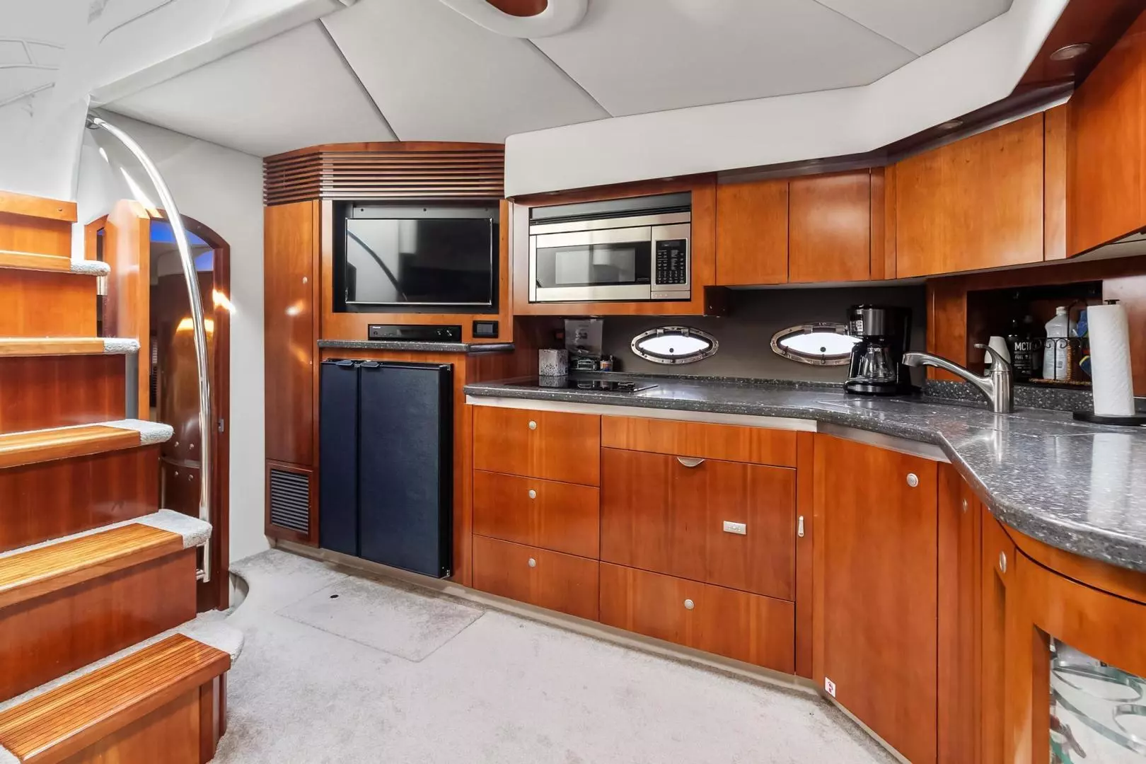 2007 Cruisers 520 Express - Image 16