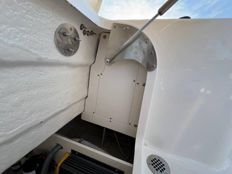 2026 Robalo R230 Center Console - 27