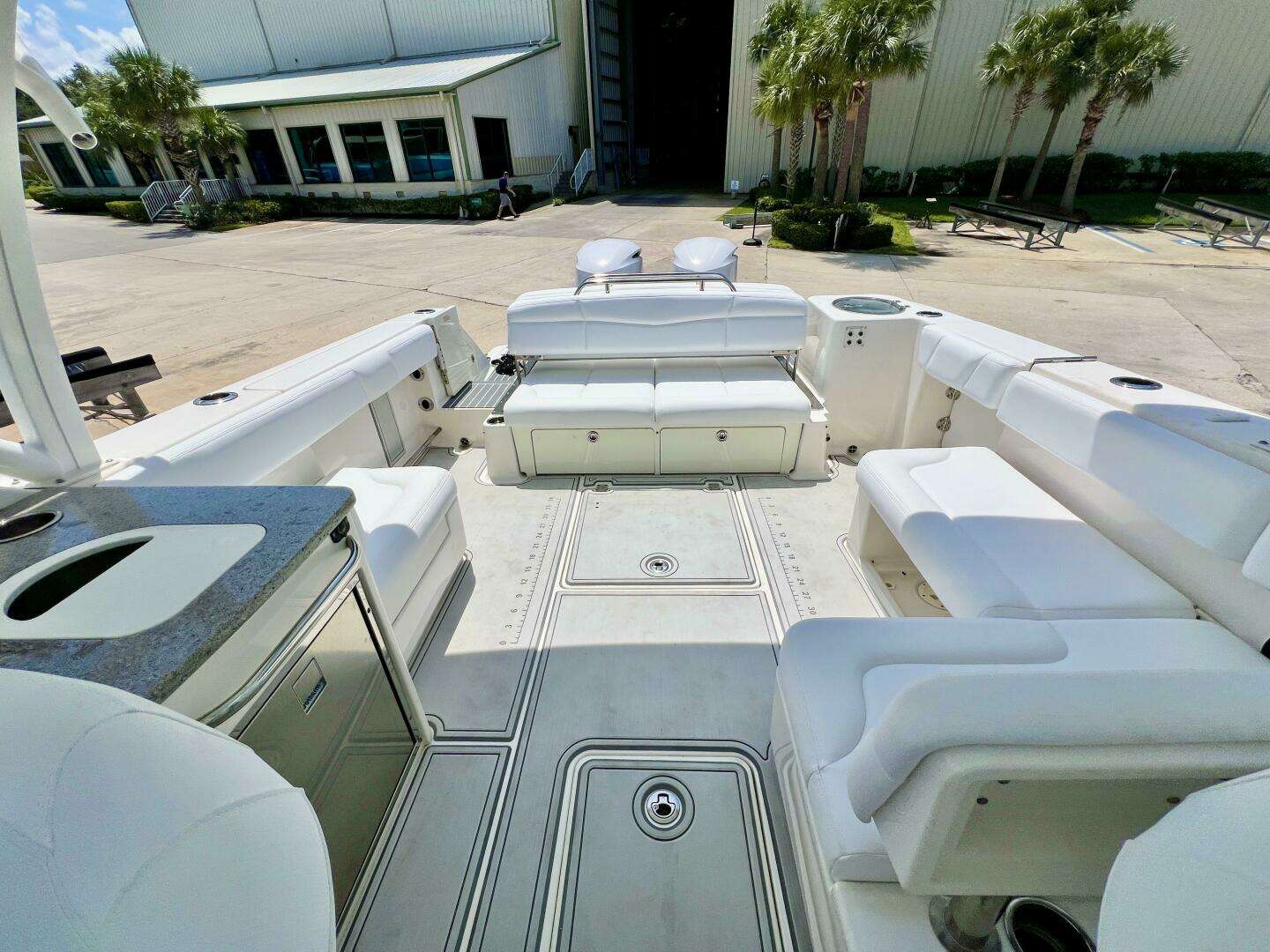 2019 Robalo R317 - Image 4