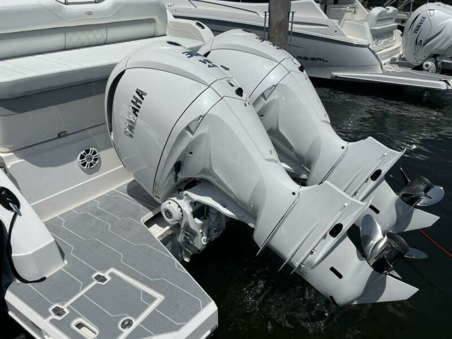 2026 Regal 33 XO - Image 23
