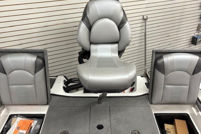 2026 Nitro ZV20 Sport Pro boat seats with sleek gray and black design.