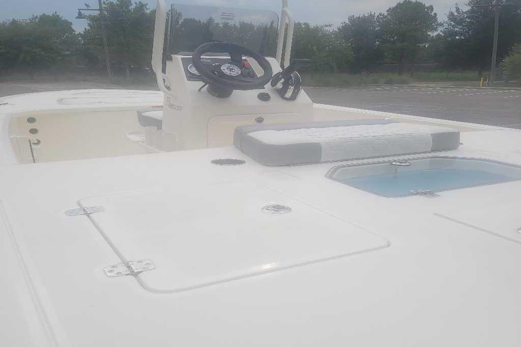2026 Mako 18 Pro Skiff boat interior with steering console and seating area.