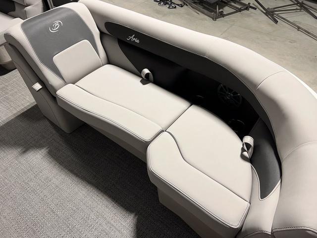 2025 BARLETTA BOATS Aria A22CC - 23
