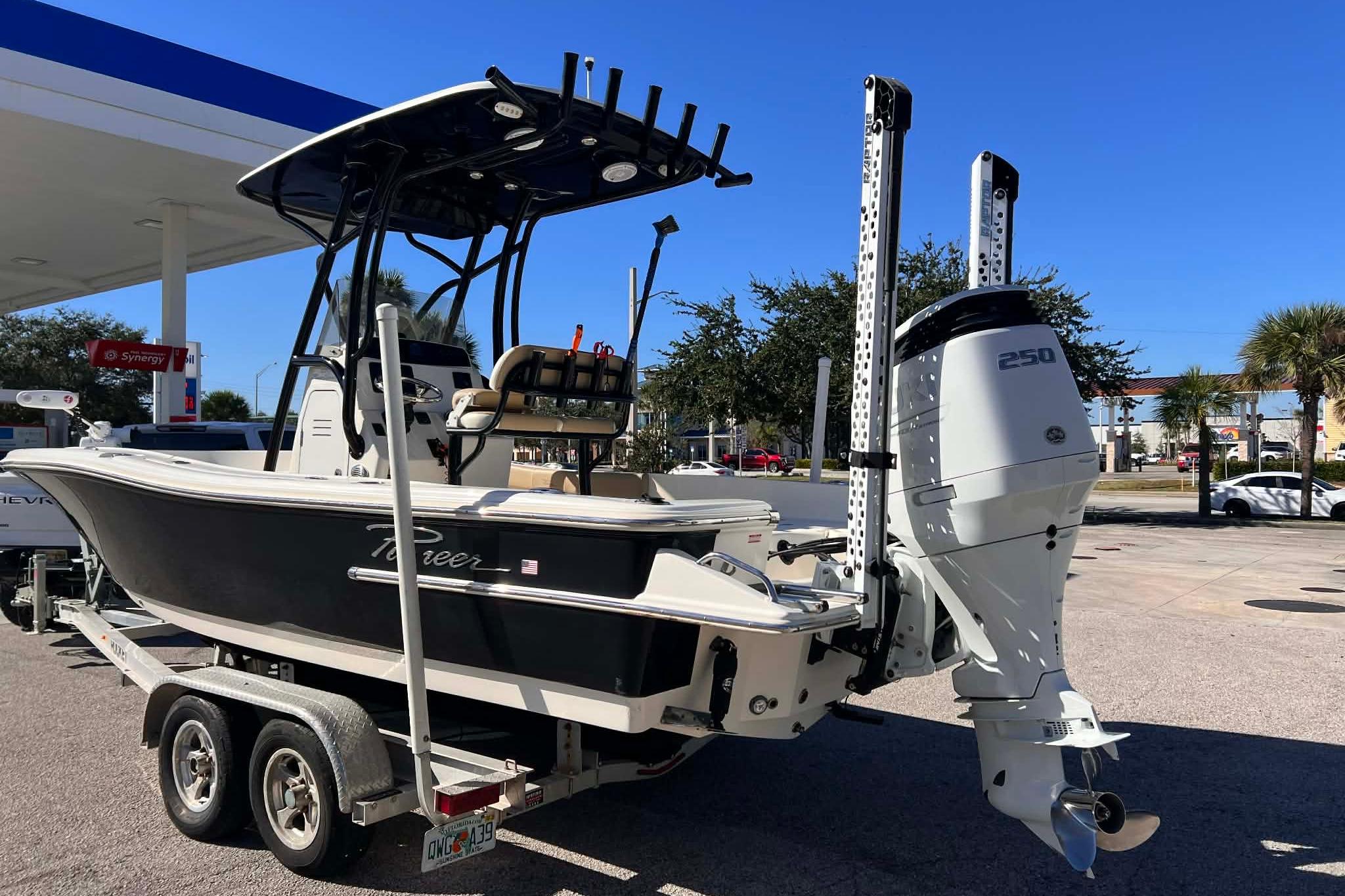 2022 Pioneer 220 Bay Sport