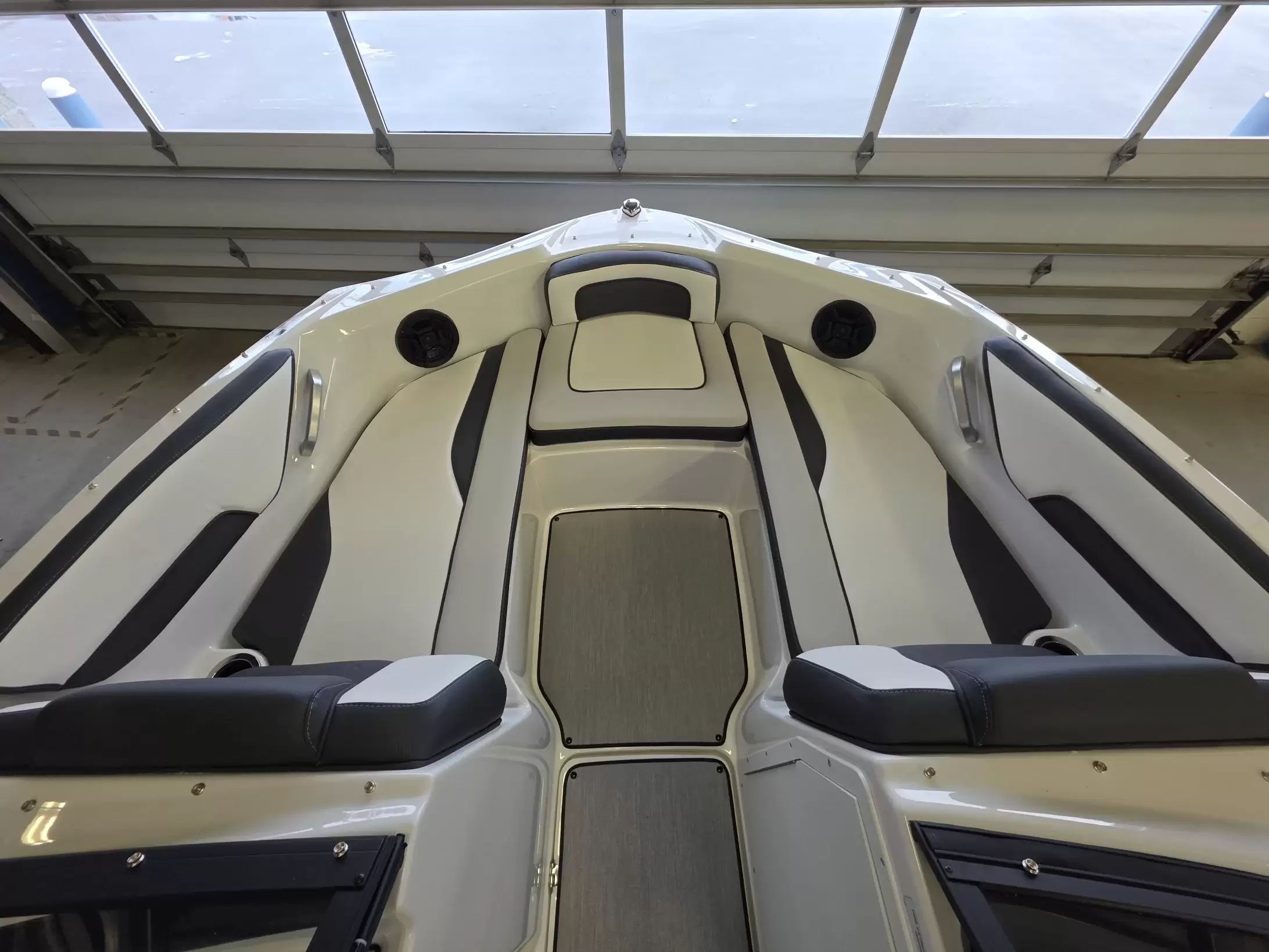 2026 Yamaha Boats AR195 - 13