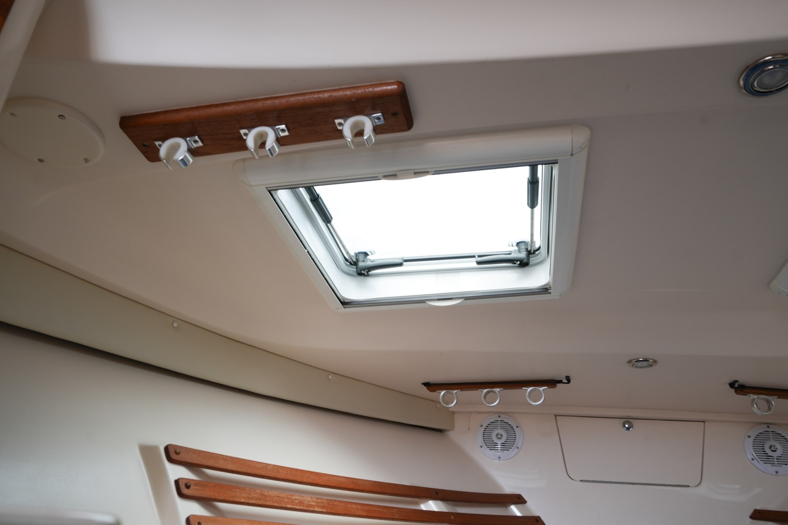2009 Grady-White Express 330 - Image 17