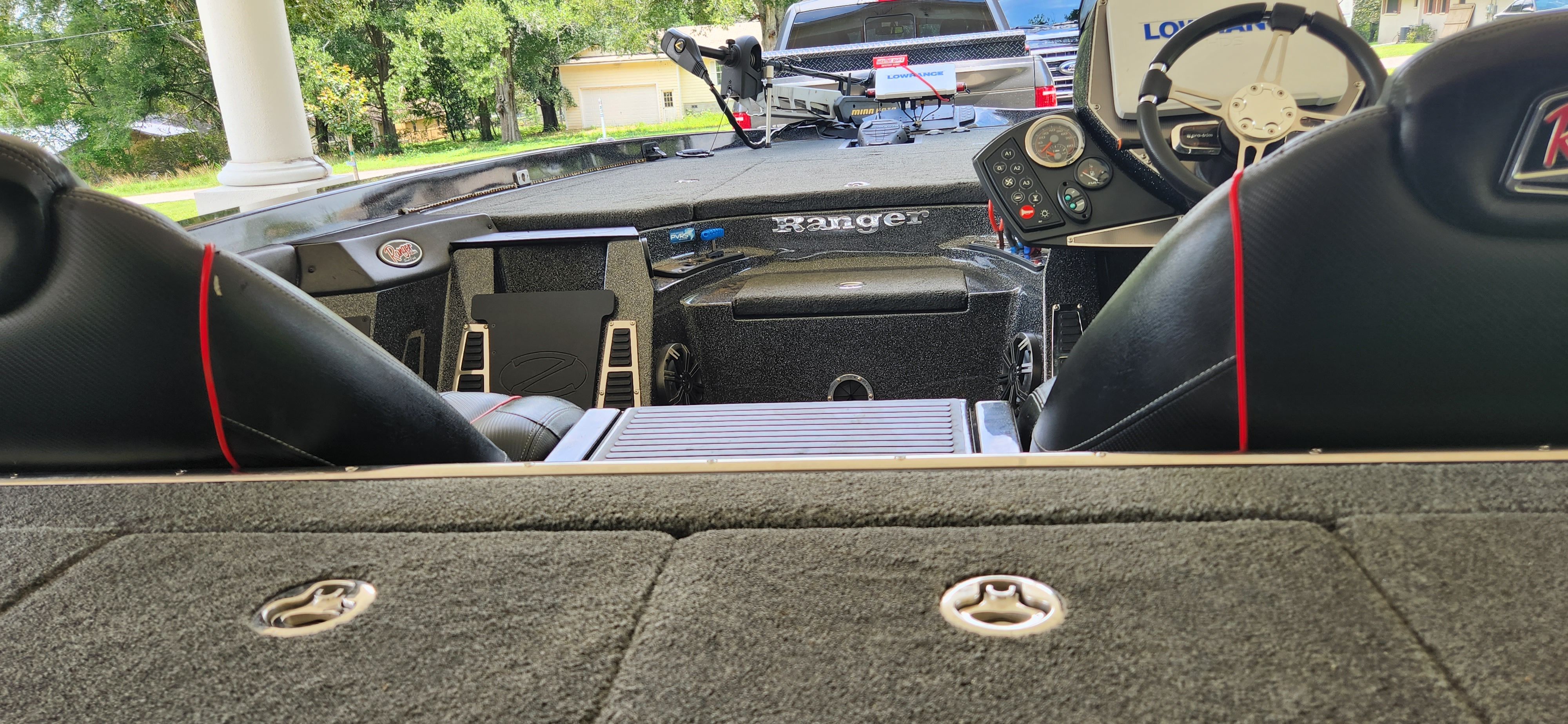 Interior view of a Ranger Z520 Comanche boat with two seats and a helm station.