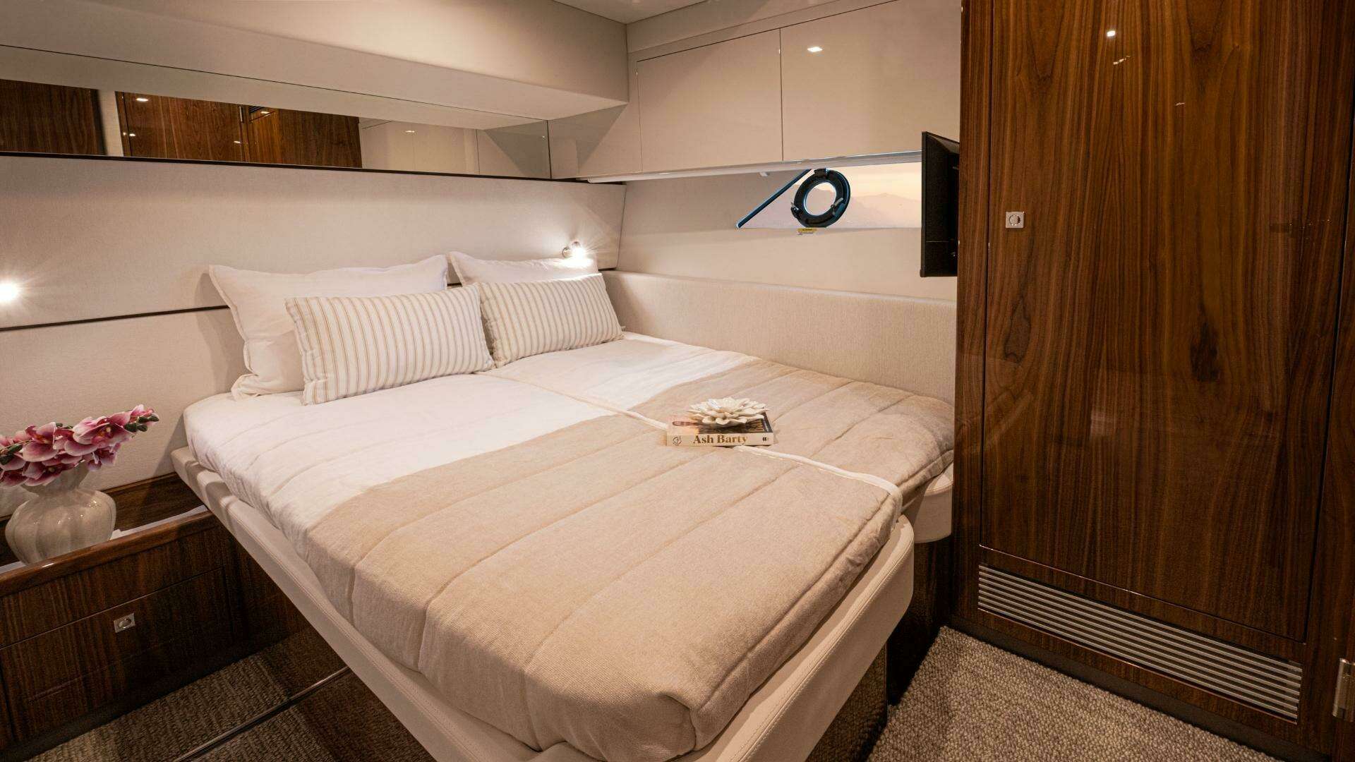 2026 Riviera 64 Sports Motor Yacht Series II - Image 19
