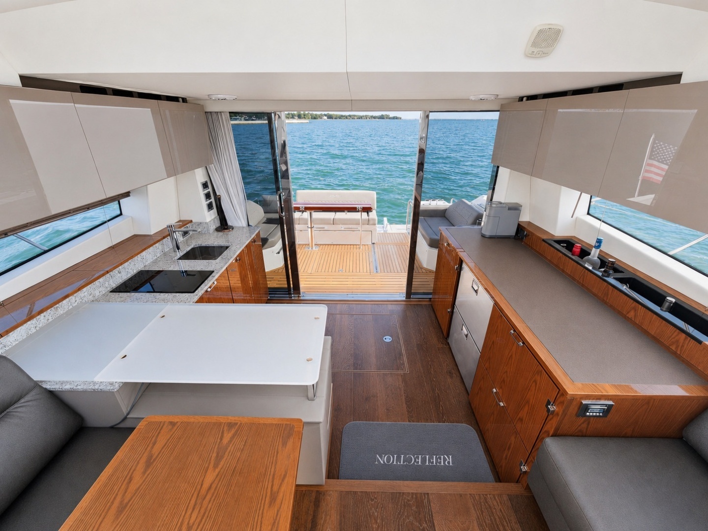 2019 Sea Ray 520 Sundancer - Image 34