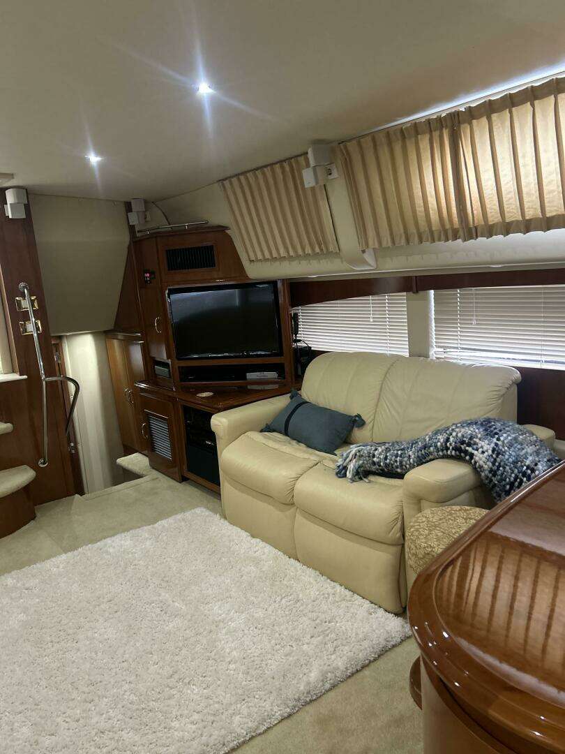 2003 Carver 466 Motor Yacht - Image 49