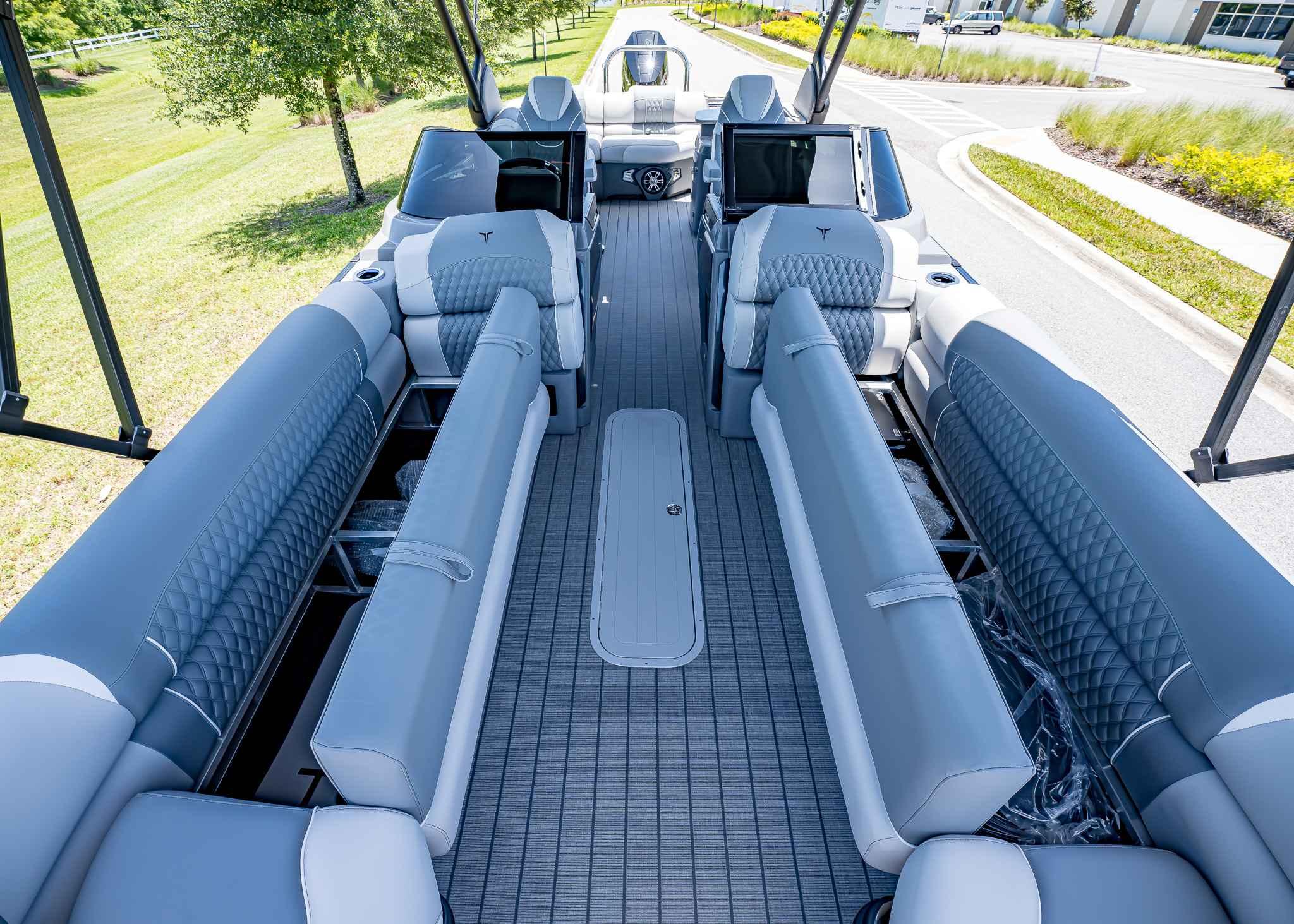 2025 Tahoe Pontoon Grand Tahoe LTD Elite Windshield - 36
