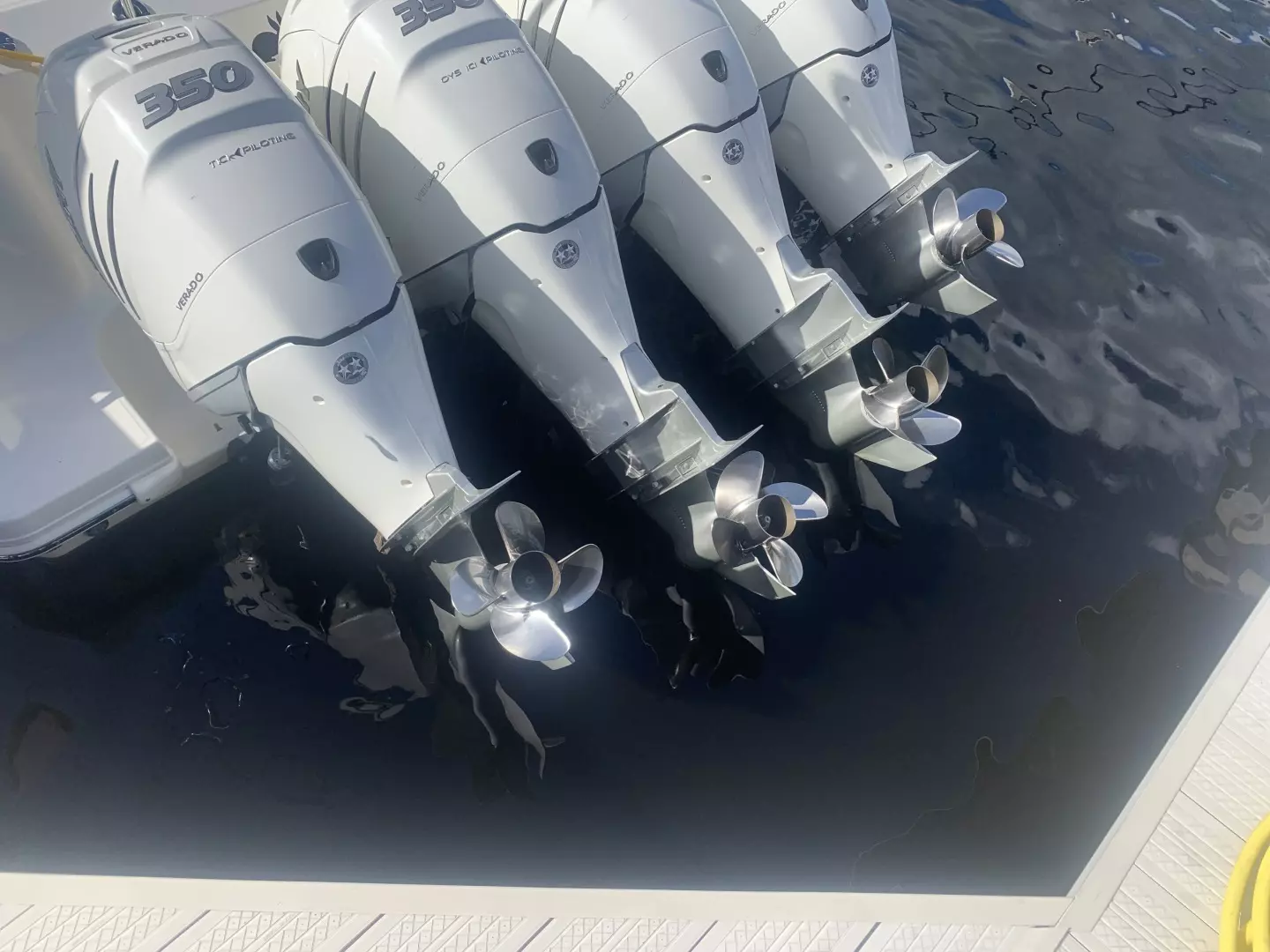 2017 Boston Whaler 420 Outrage - Image 6