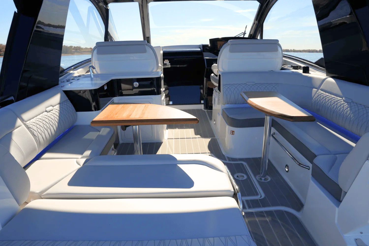 2025 Sea Ray Sundancer 370 - 15