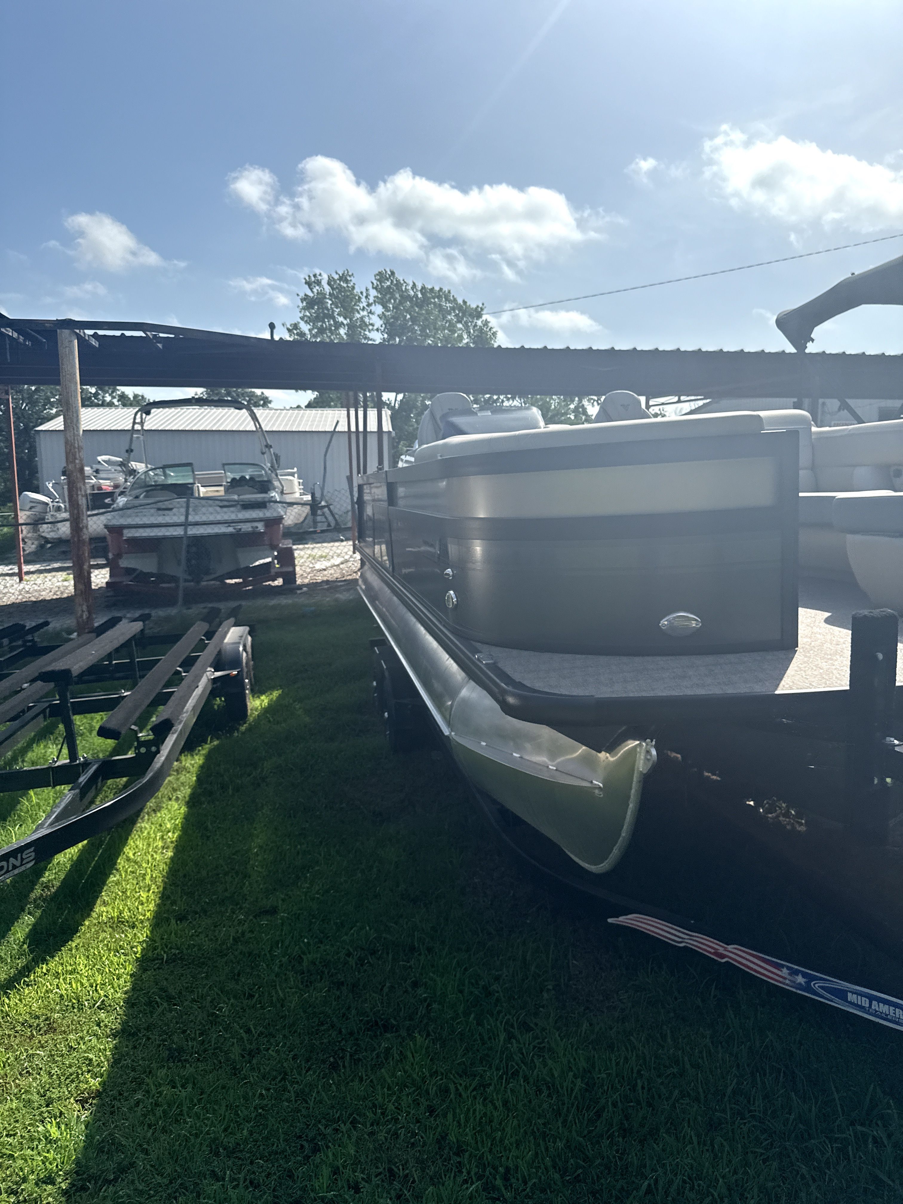 2023 Viaggio Diamante D23S pontoon boat displayed outdoors.