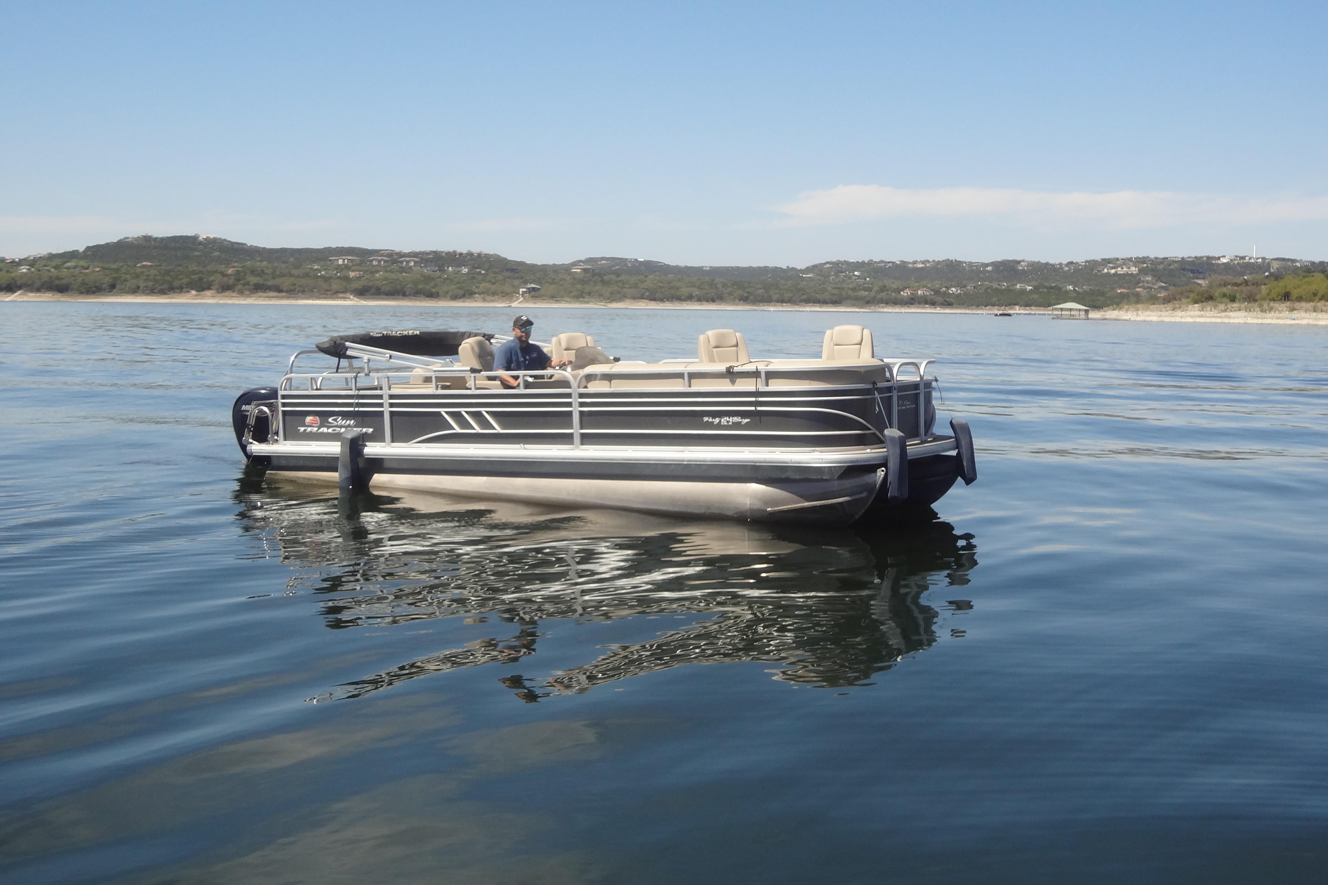 2022 Sun Tracker Party Barge 24 DLX