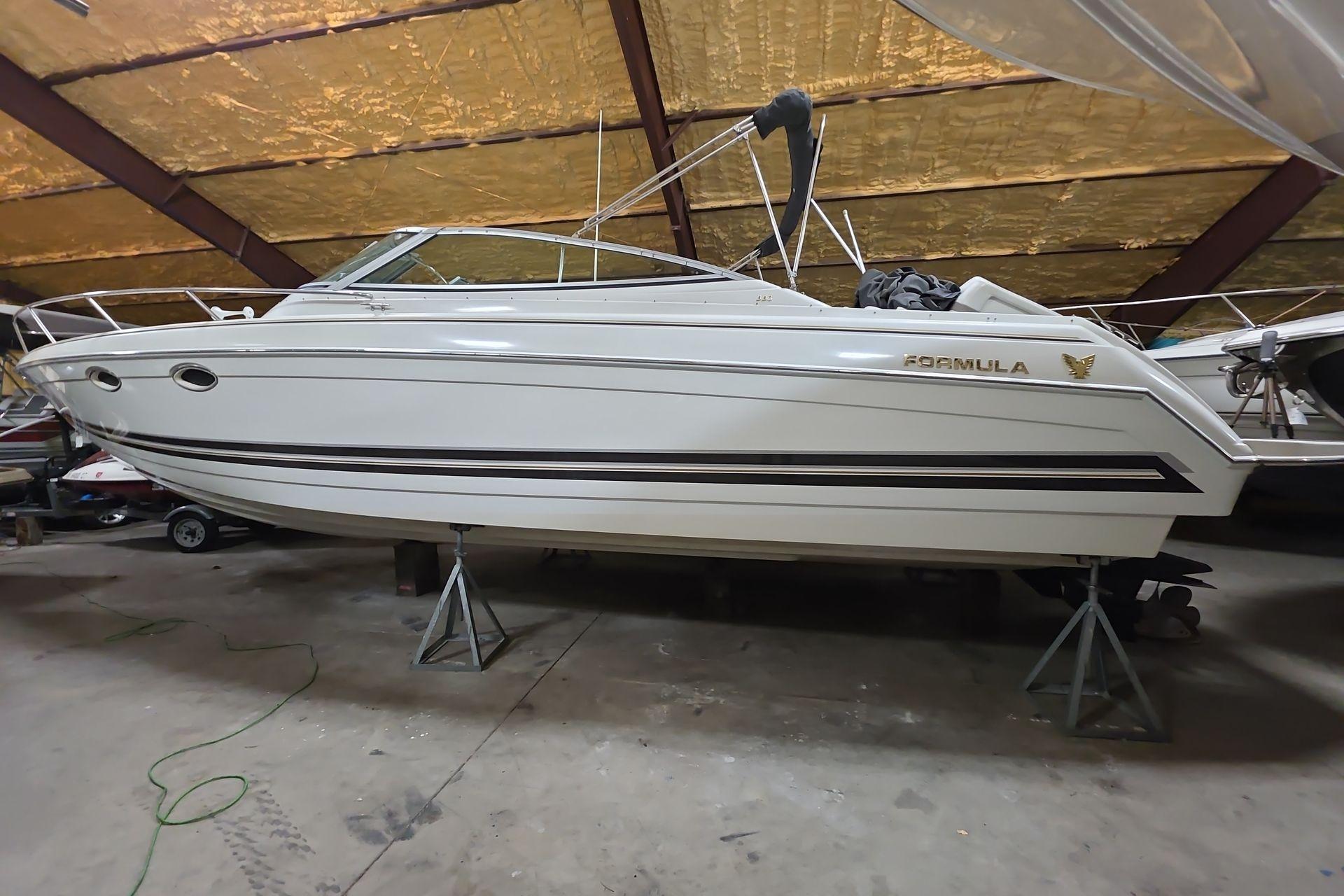 2000 Formula 330 Sun Sport
