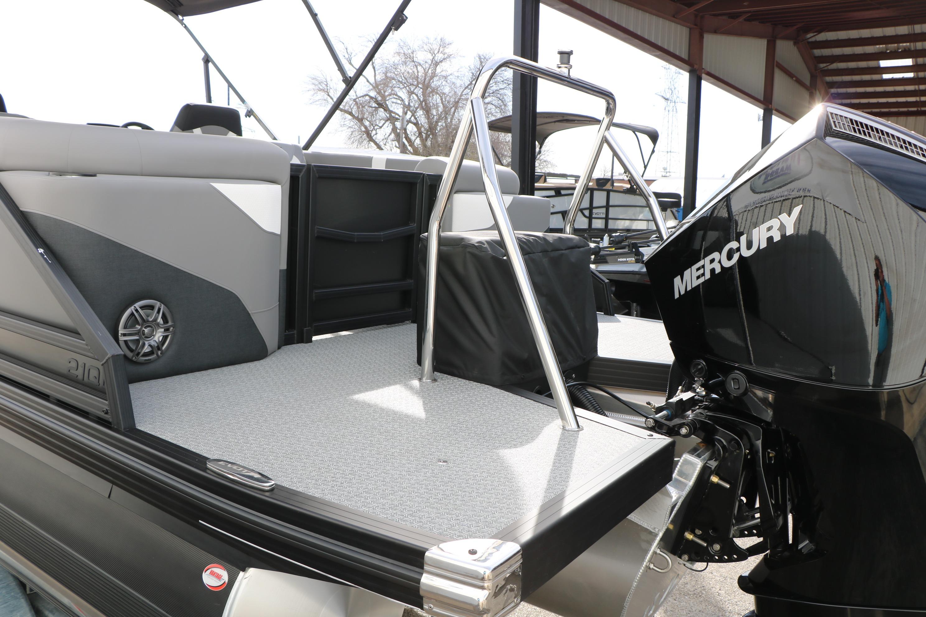 2026 Evotti 521QL boat with Mercury engine, featuring spacious deck and modern design.