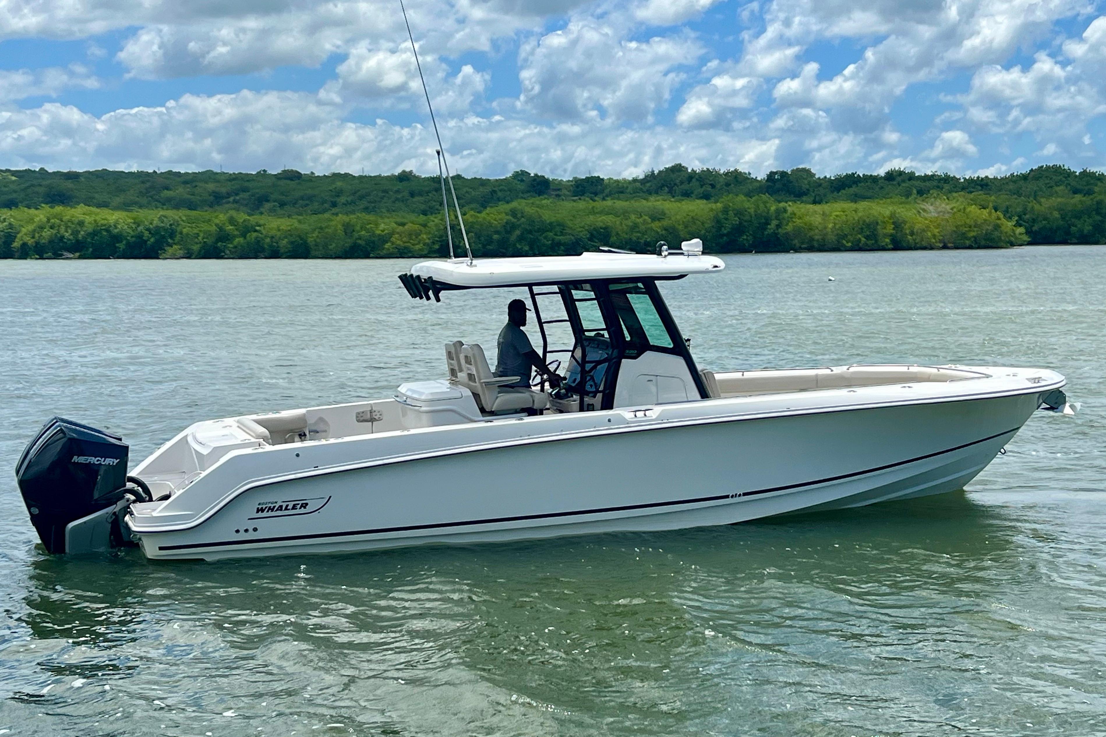 2023 Boston Whaler 330 Outrage