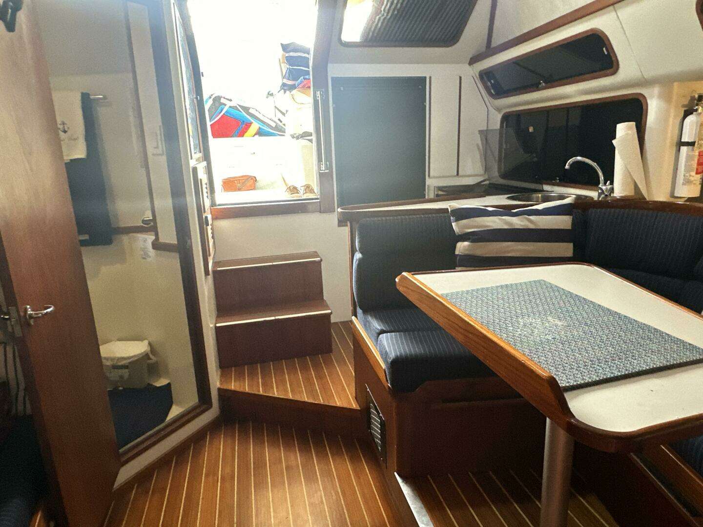 1988 Tiara Yachts 3300 Open - Image 15