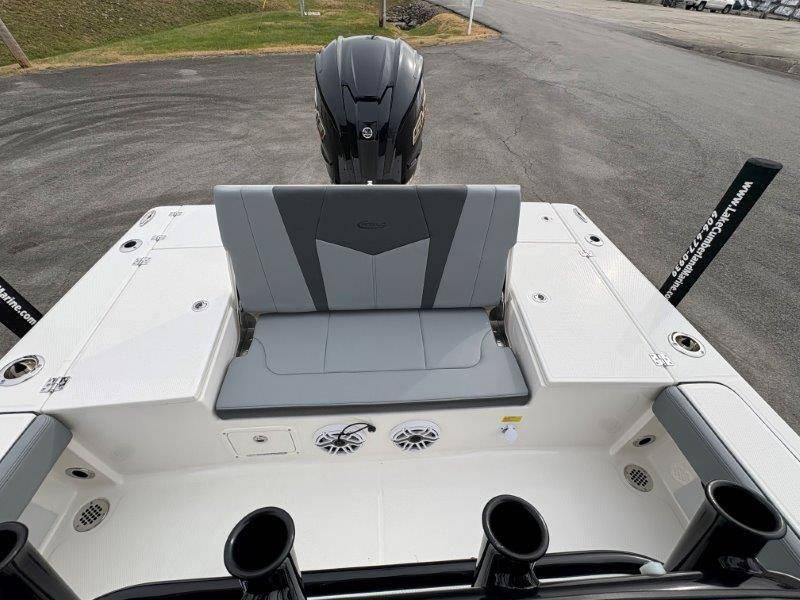 2025 Robalo 226 Cayman - 35