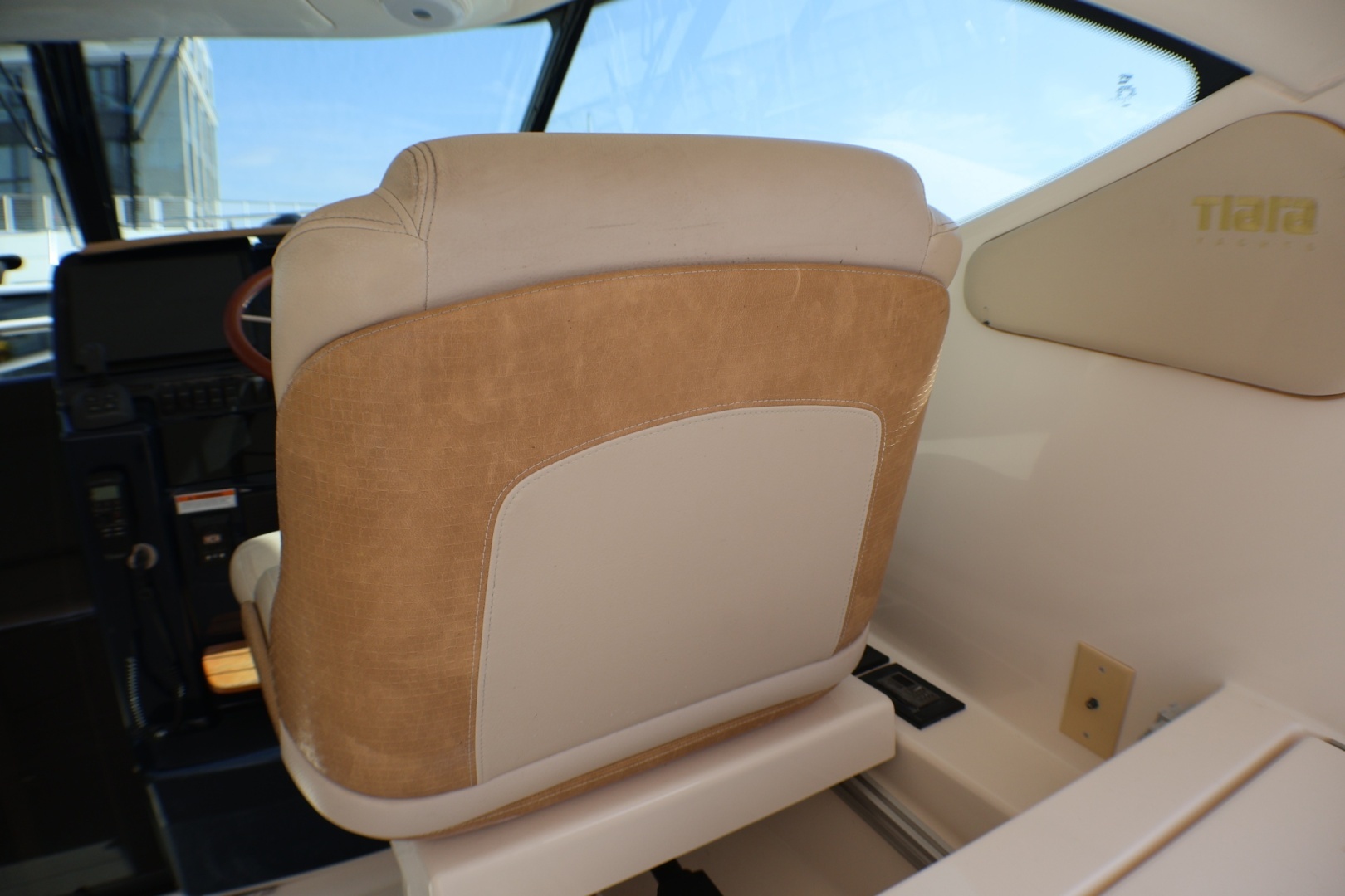 2009 Tiara Yachts 3500 Sovran - Image 12