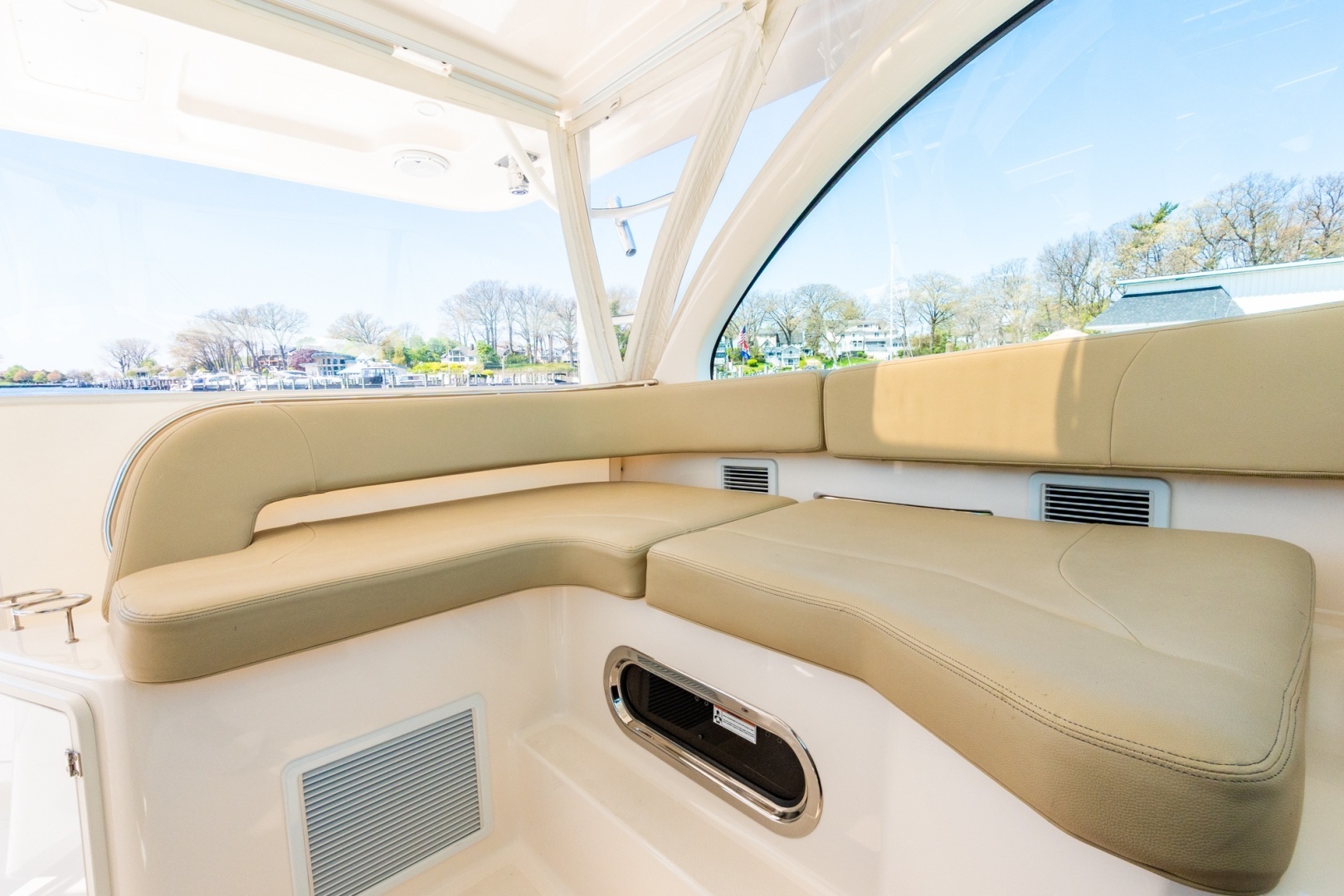 2016 Pursuit OS 385 Offshore - Image 14