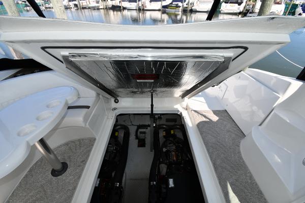 2010 Cruisers Yachts 390 Sports Coupe - 61