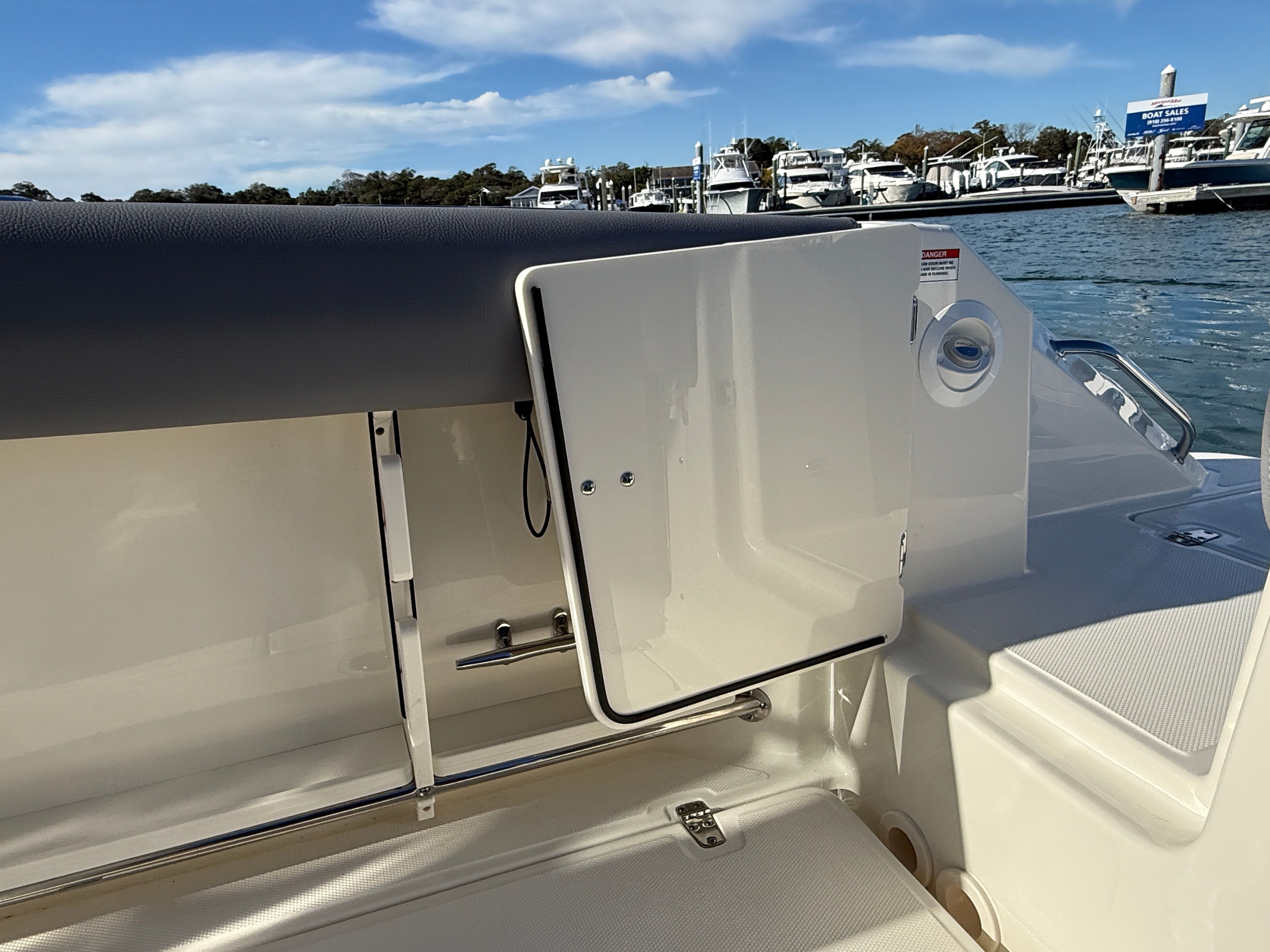 2026 Boston Whaler 250 Outrage - 7