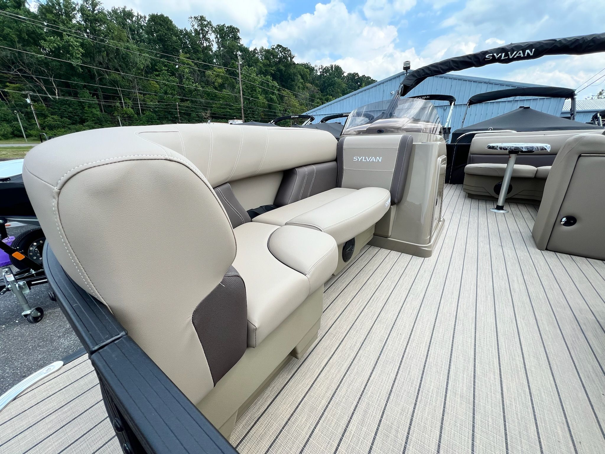 2026 Sylvan Mirage 8520 Cruise - 34