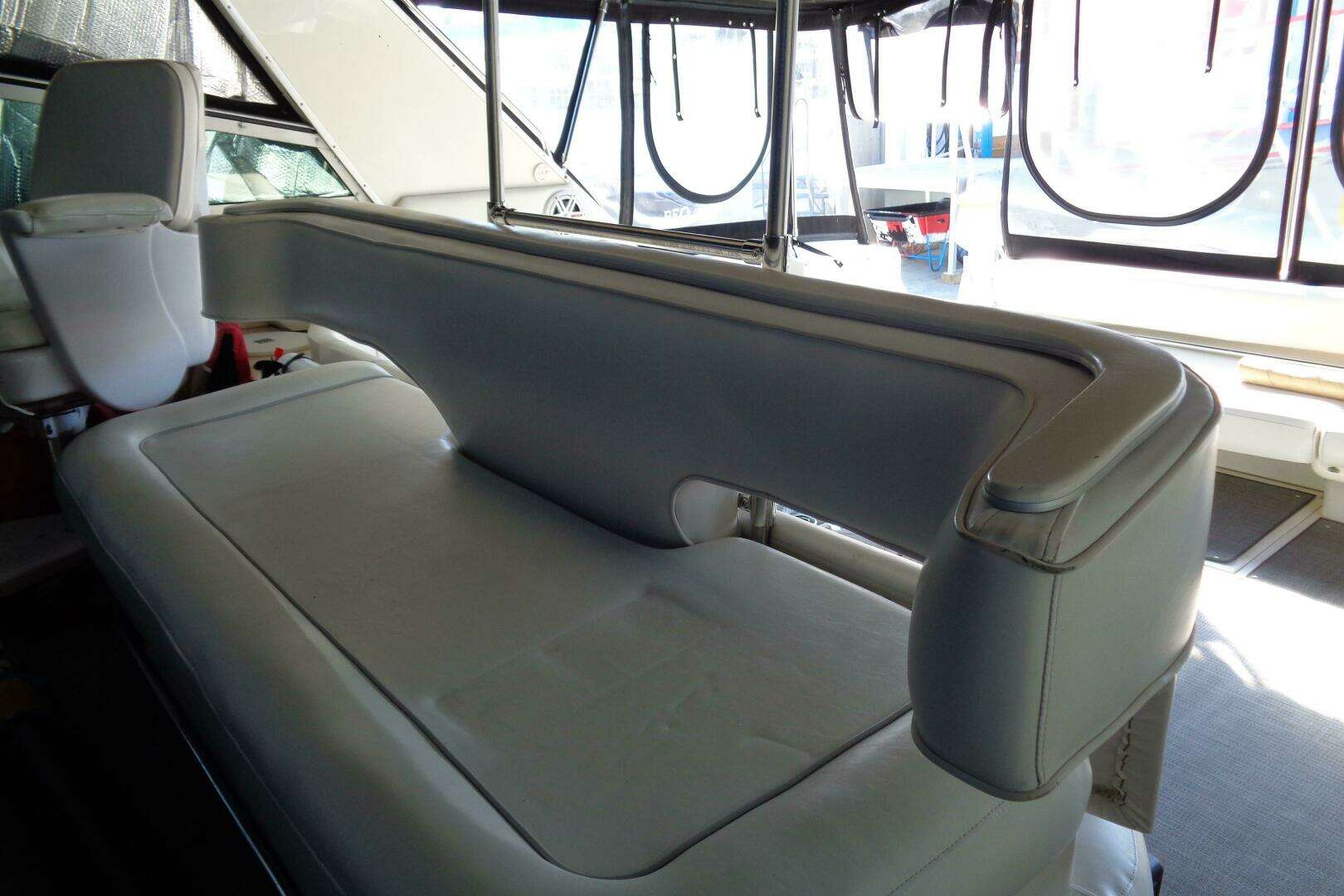 1991 Sea Ray 480 Sundancer - Image 31