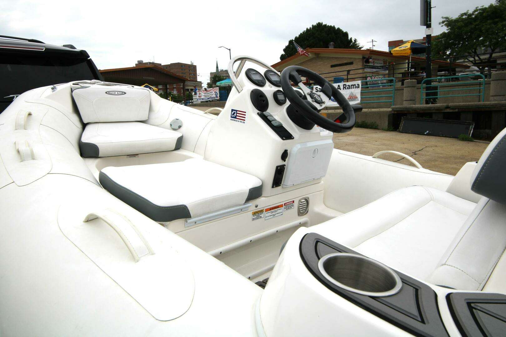 2022 Zodiac Yachtline 360 DL NEO - Image 2