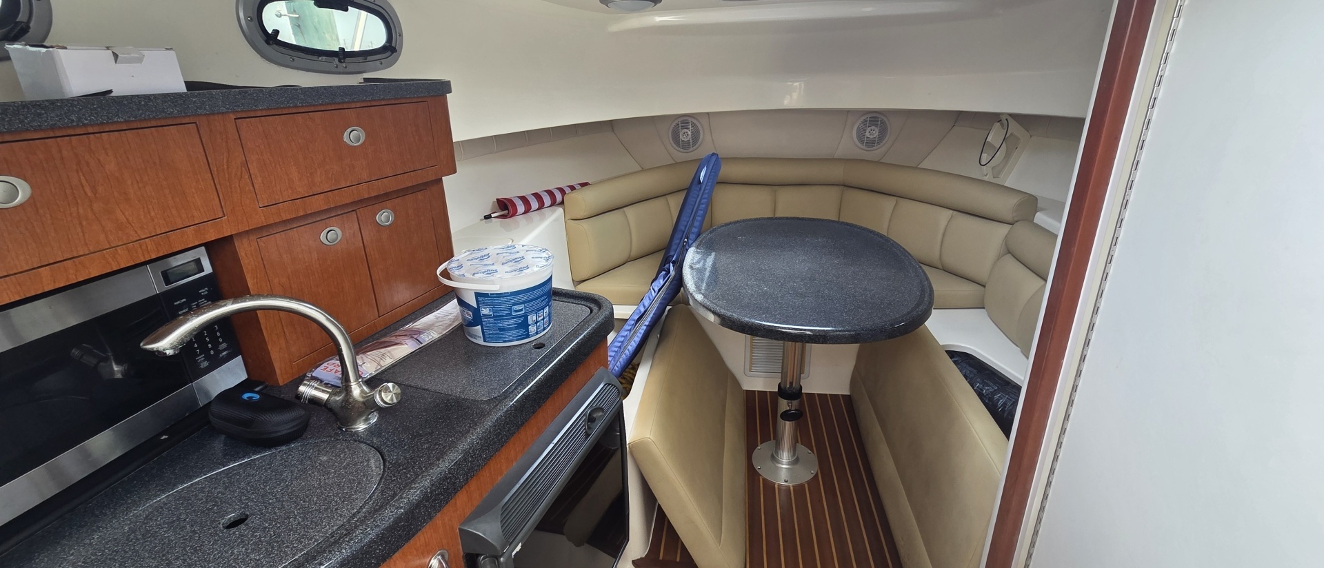 2007 Boston Whaler 305 Conquest - Image 46