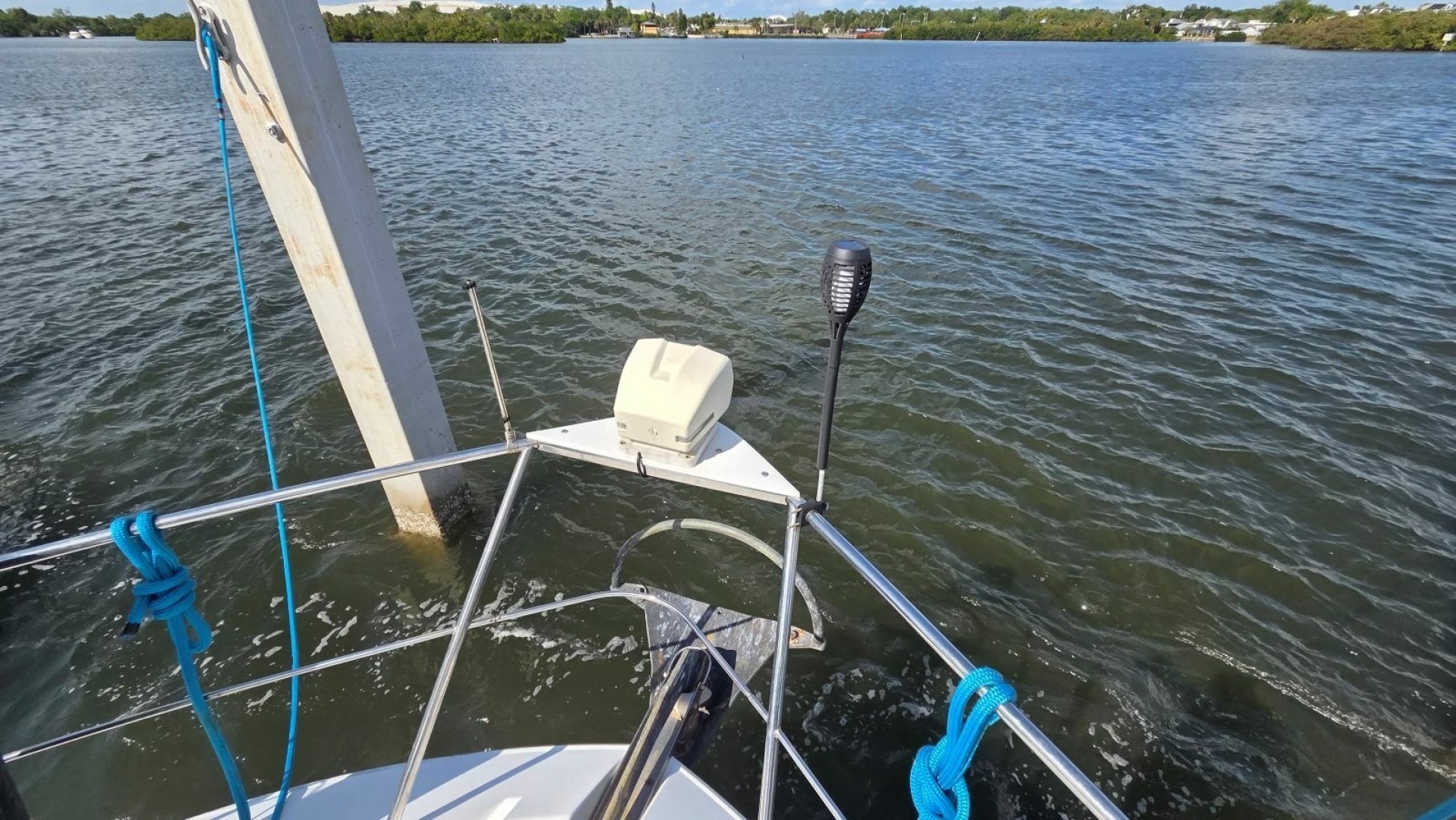 1998 Carver 405 Aft Cabin Motor Yacht - Image 27