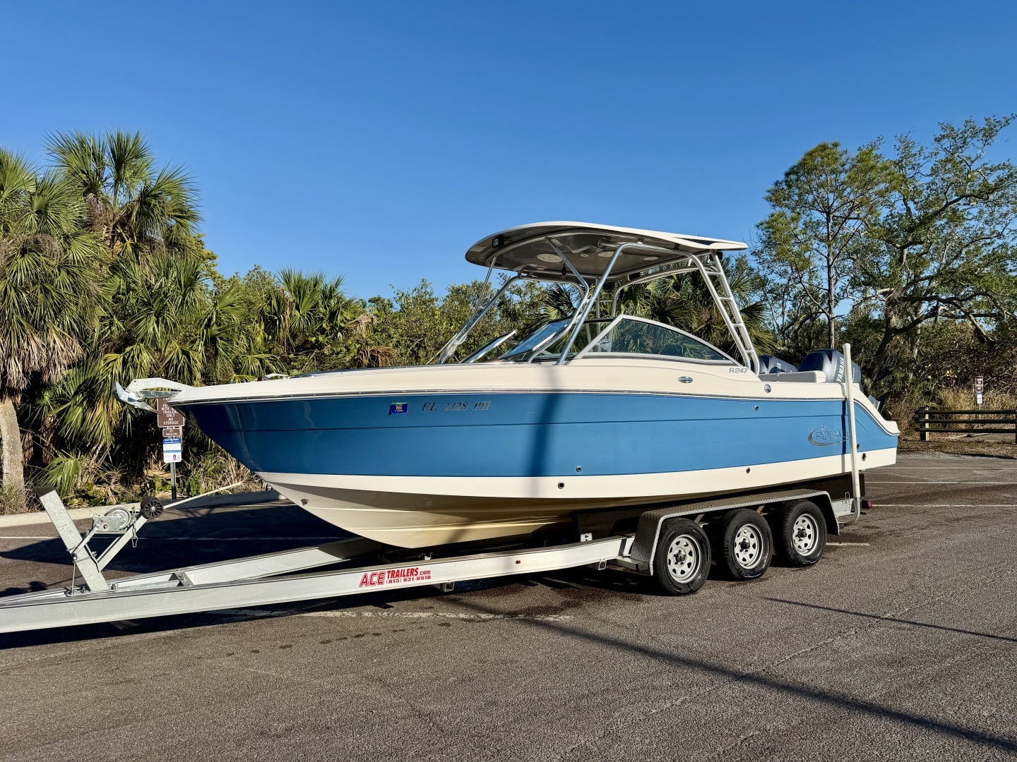 2012 Robalo R247 Dual Console - Image 2