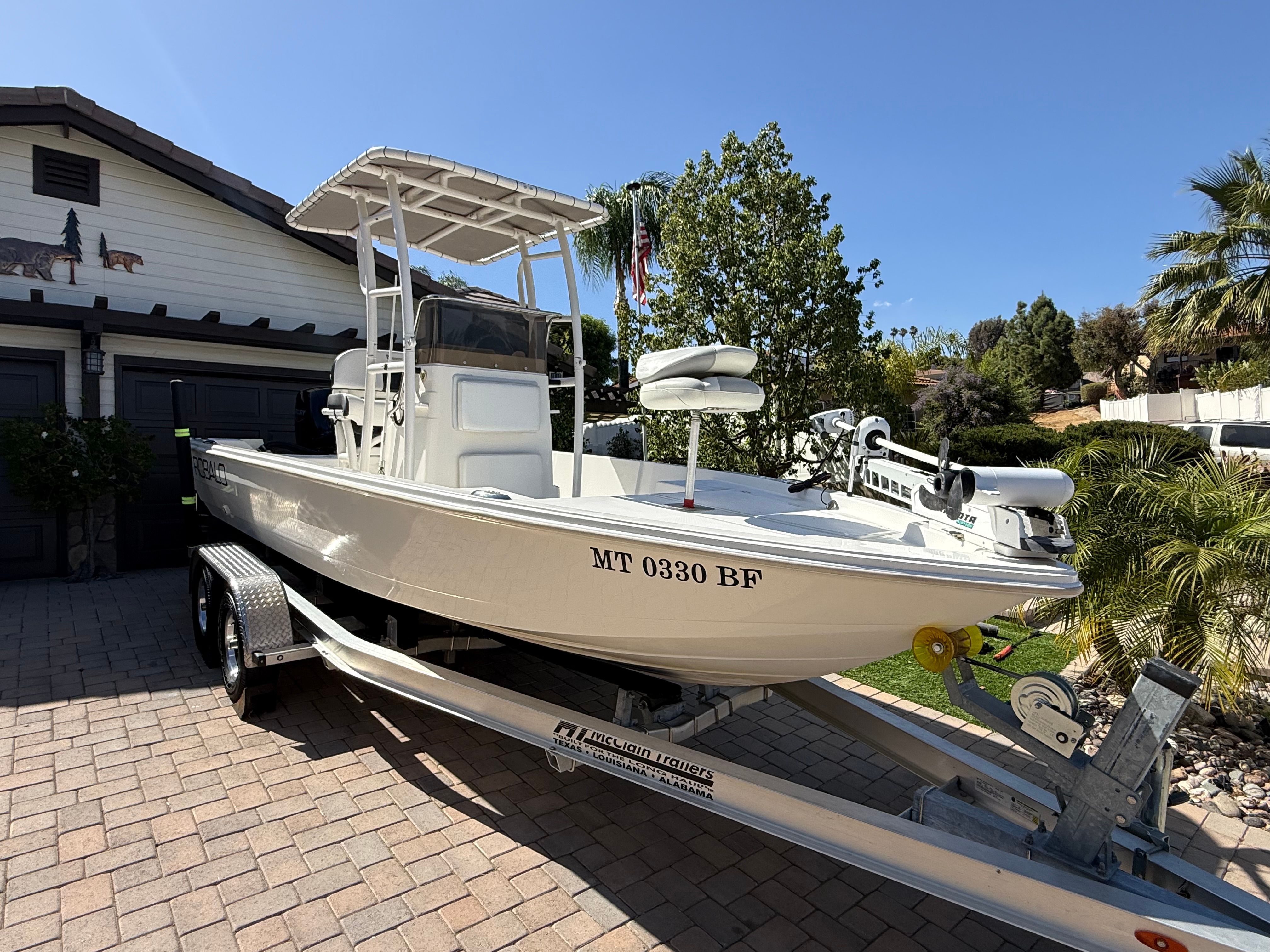 1998 Robalo 2100 Bay Hunter on trailer outdoors.