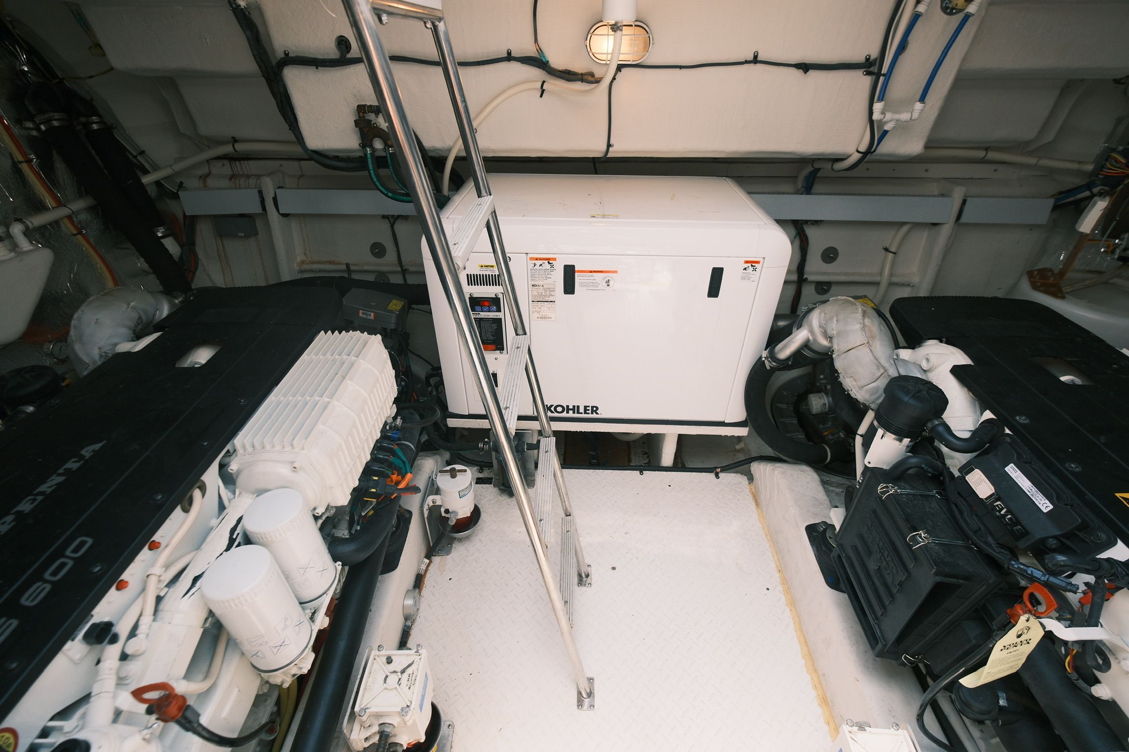 2015 Cruisers Yachts 48 Cantius - 17