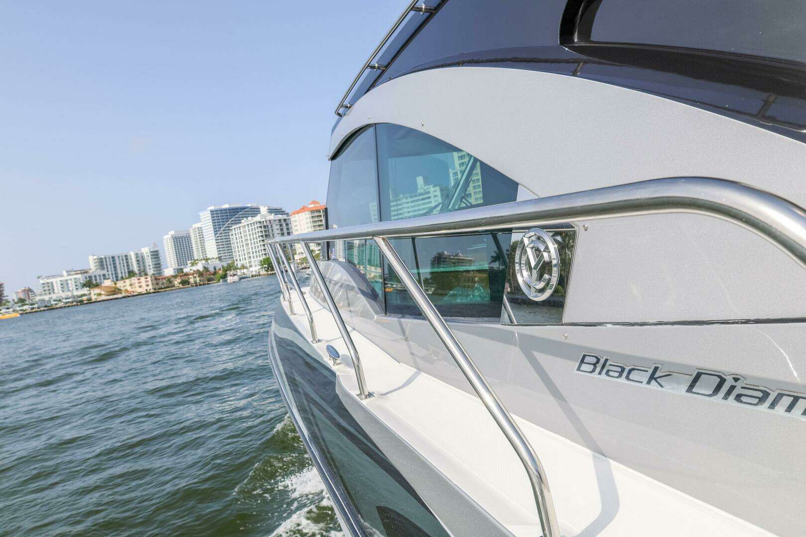 2014 Cruisers Yachts 45 Cantius - Image 36